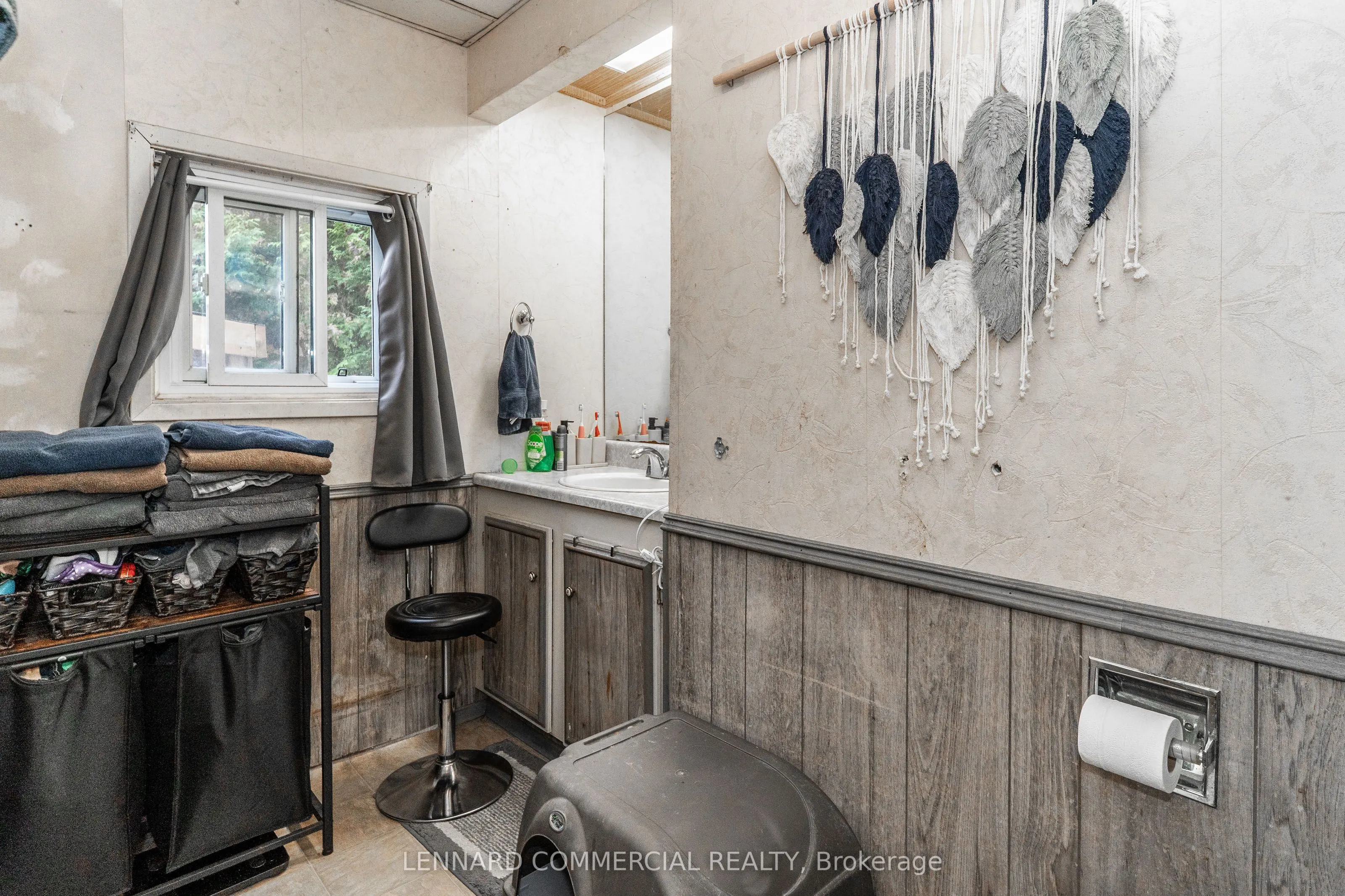 11 Minerva Street W
