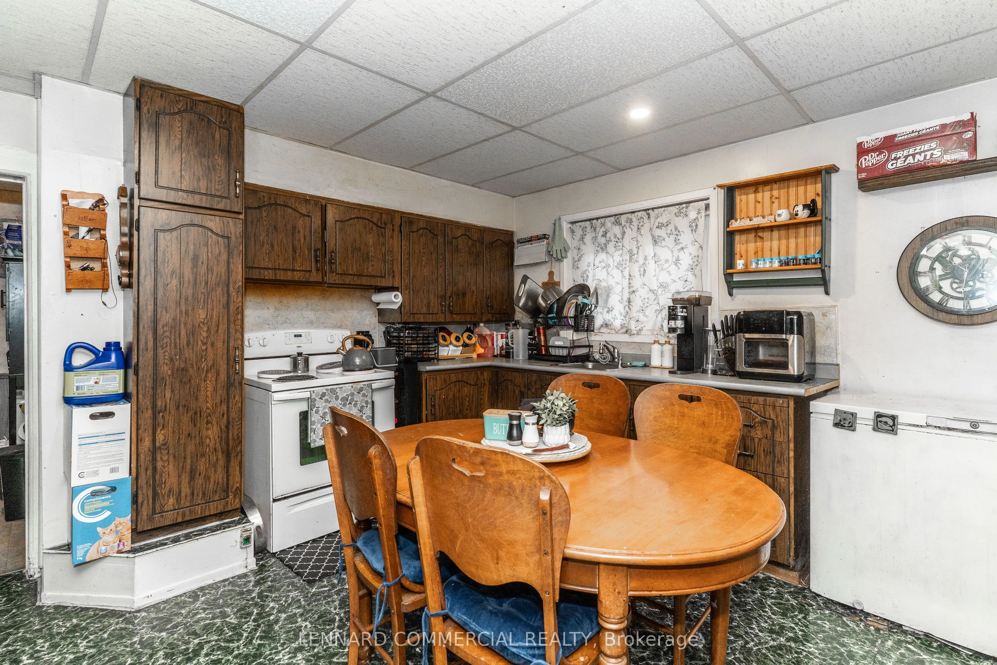 11 Minerva Street W