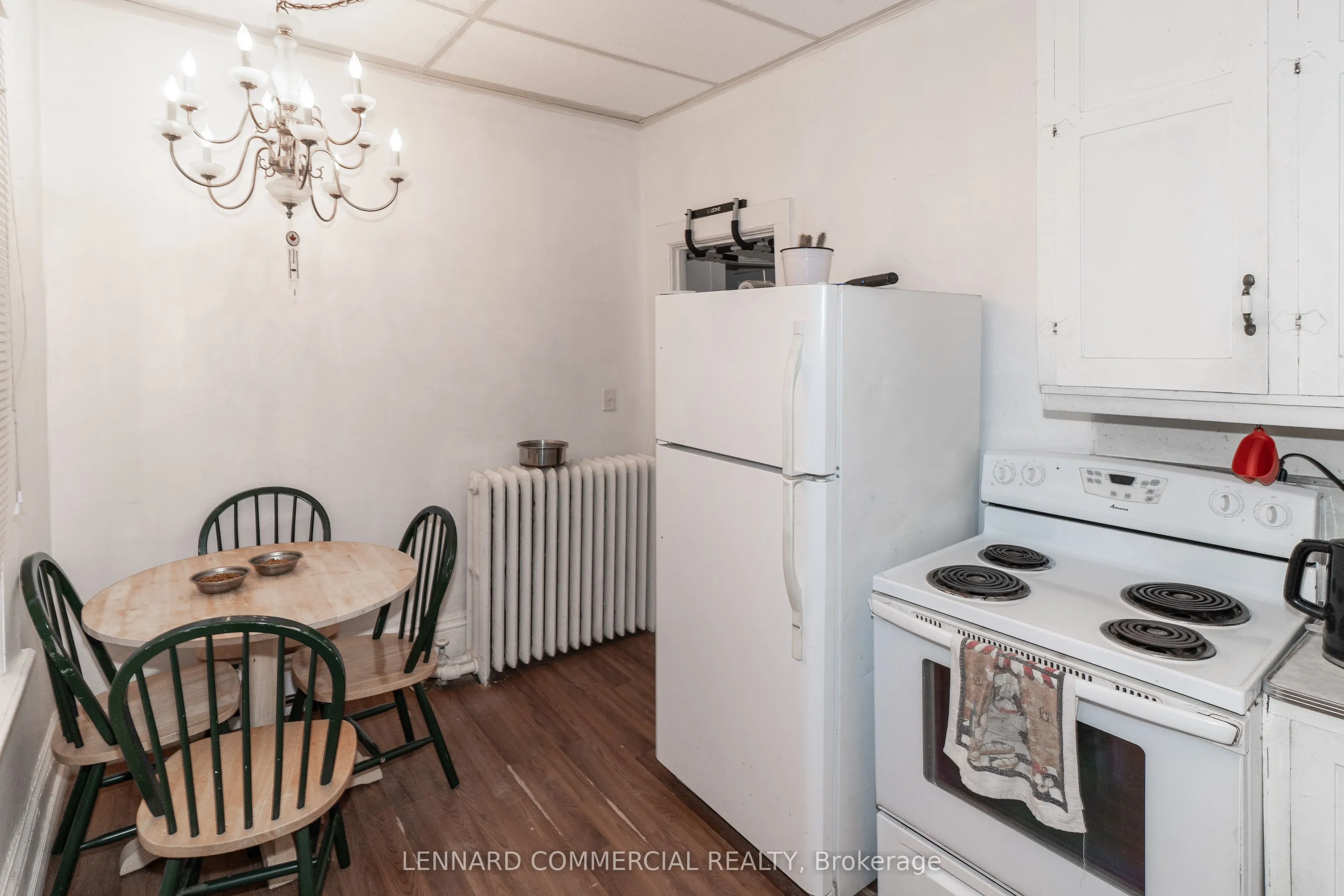 11 Minerva Street W