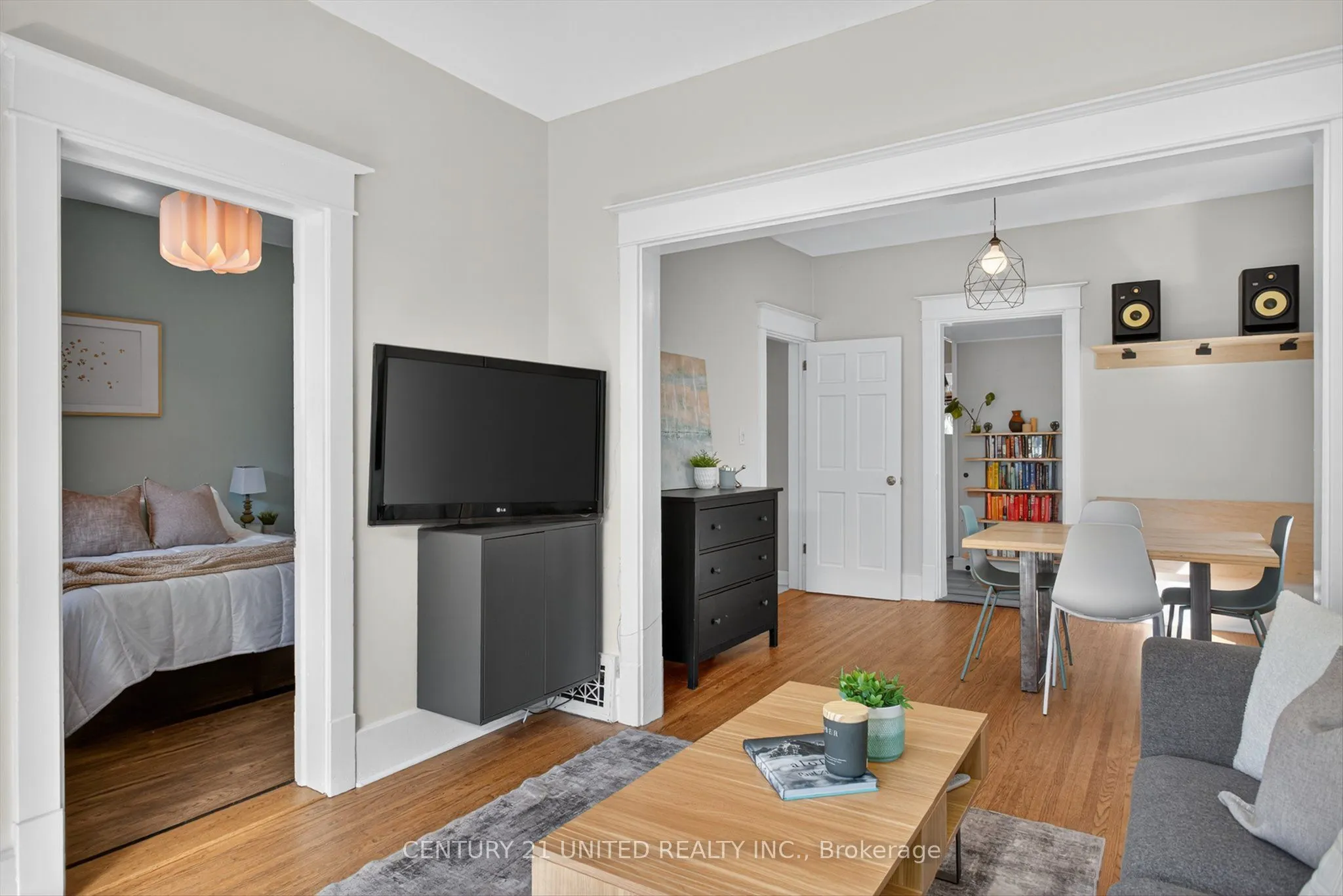 15 Moir Street
