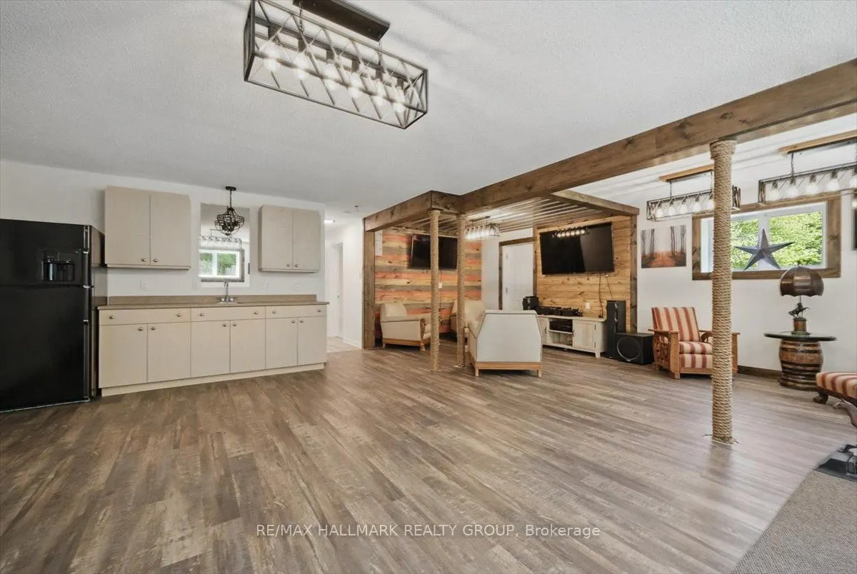 1720 Des Pins Road