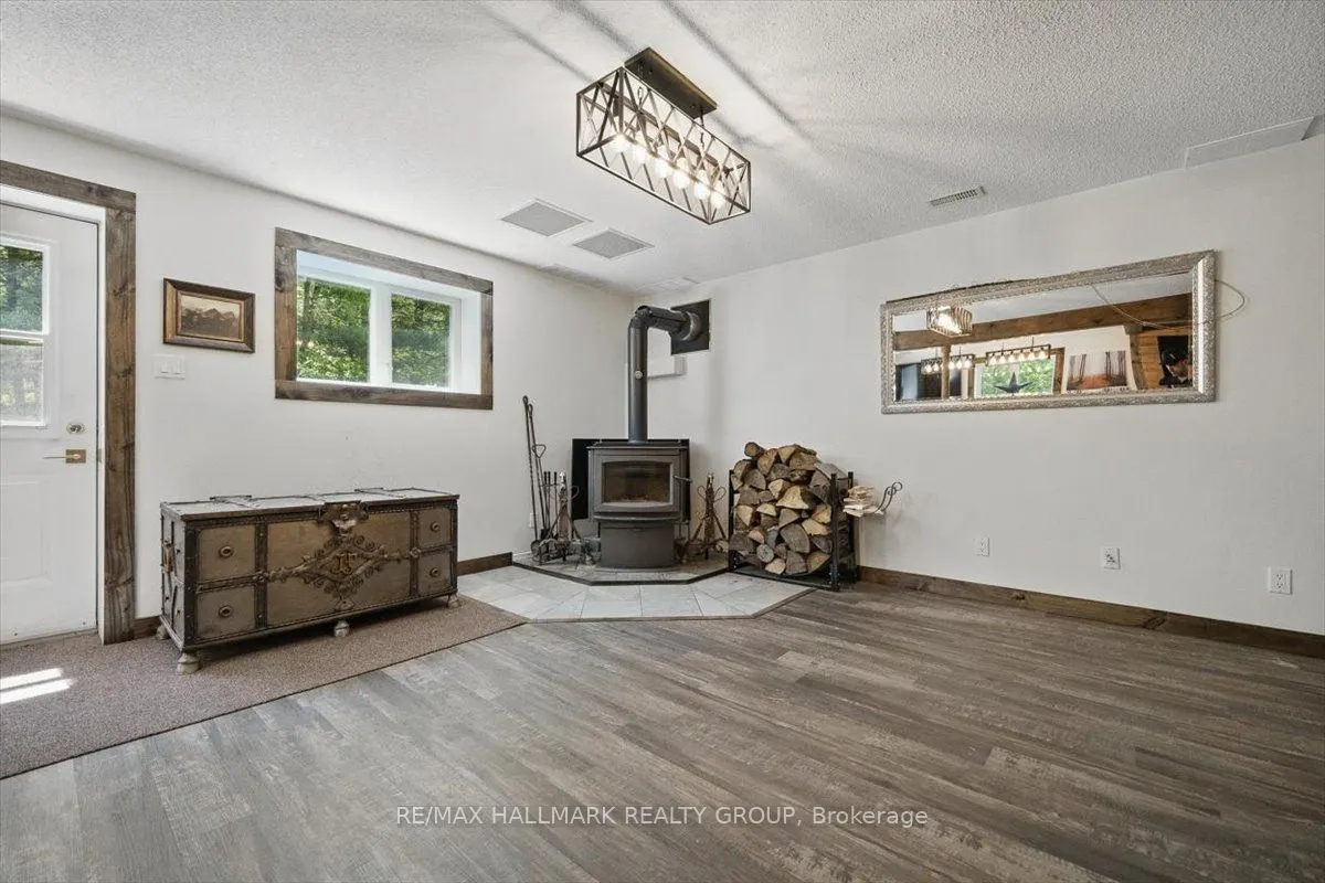 1720 Des Pins Road