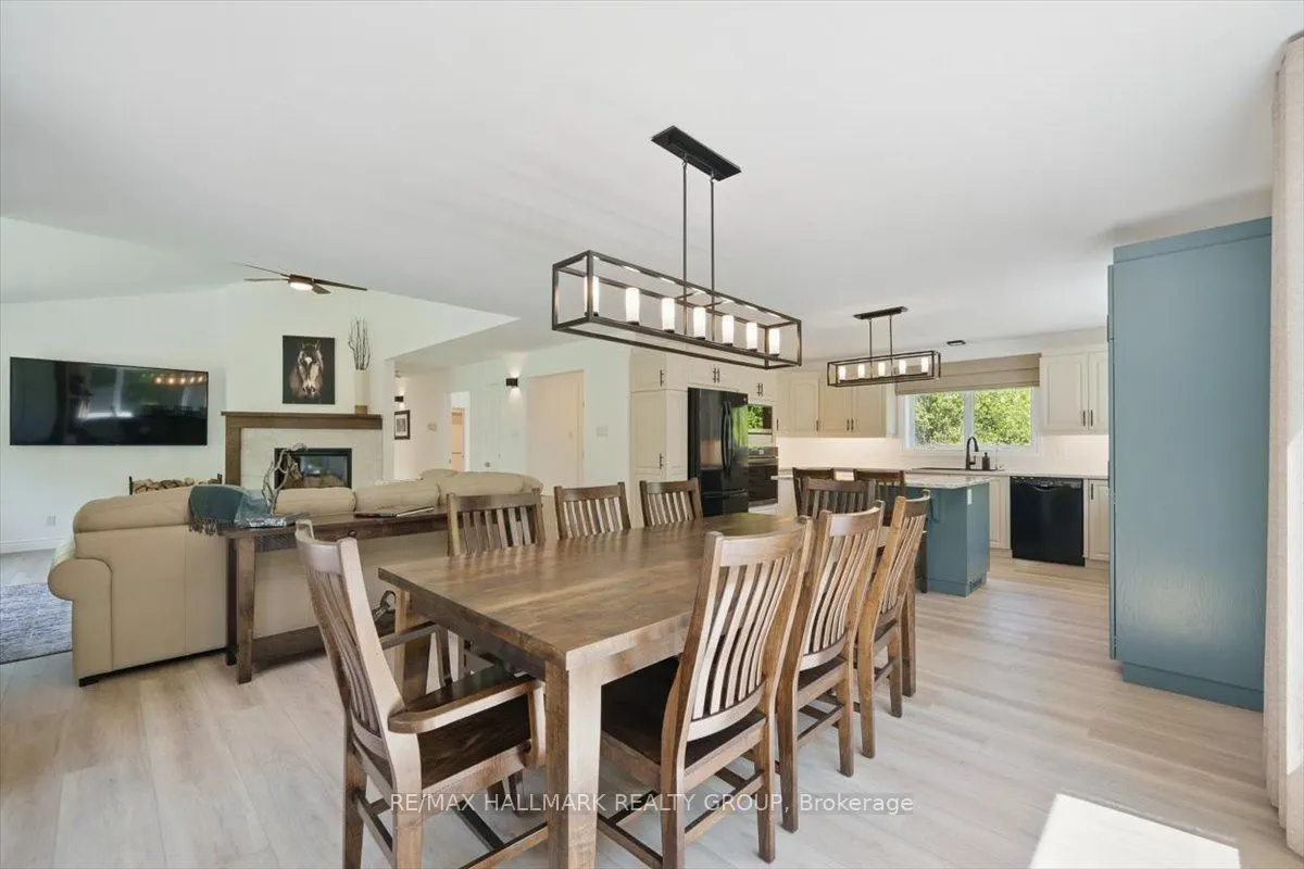 1720 Des Pins Road