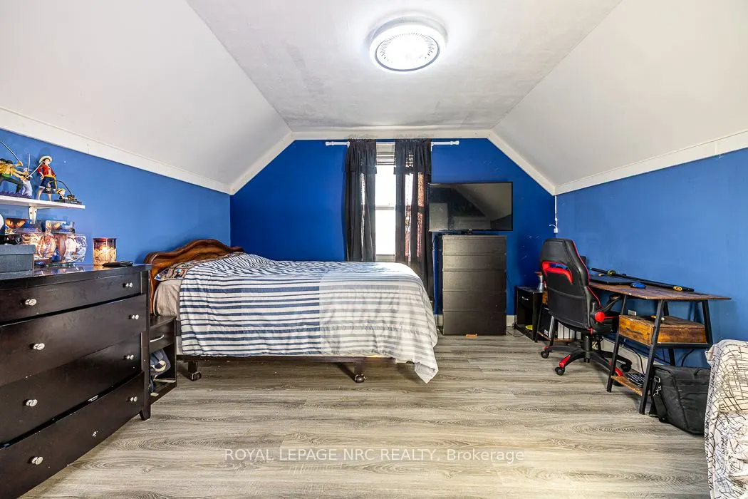 14 Oakwood Avenue