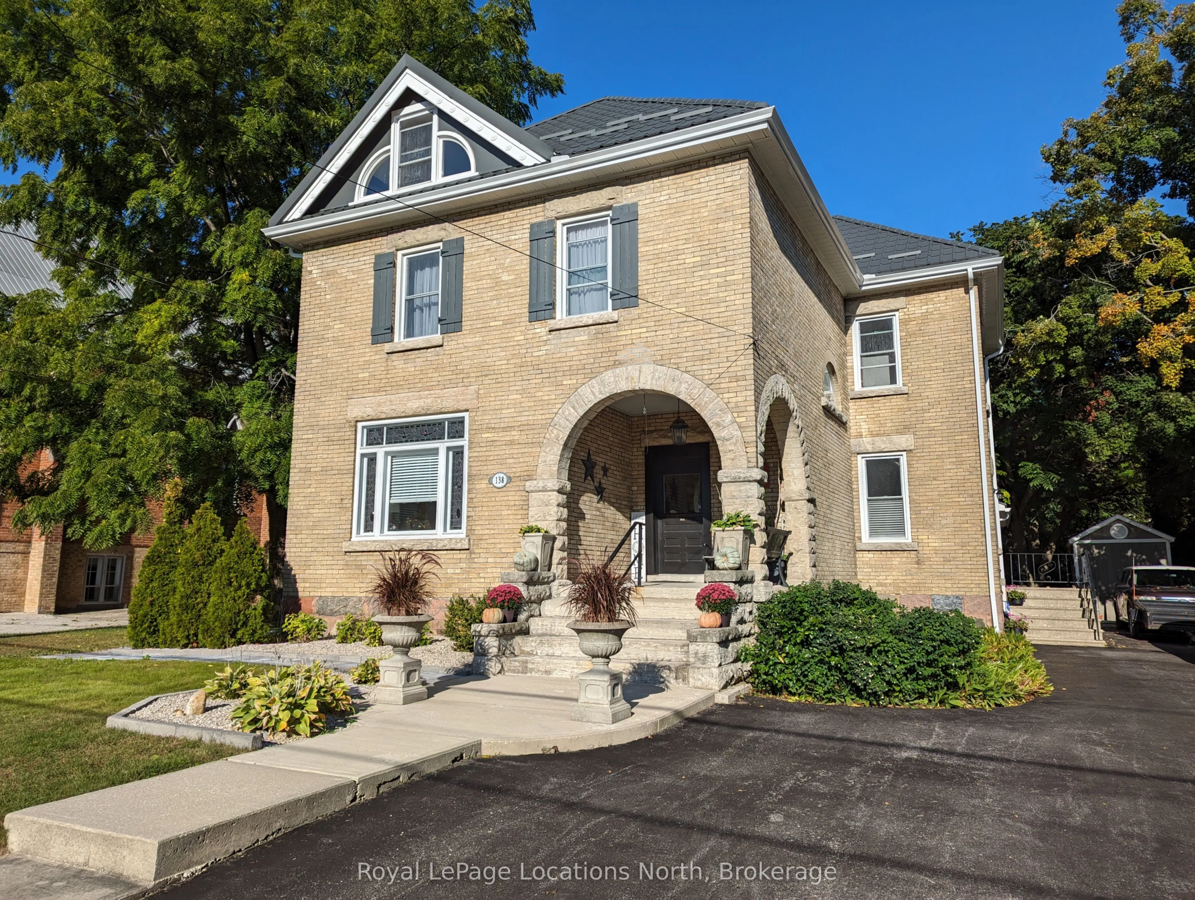138 Bruce Street S