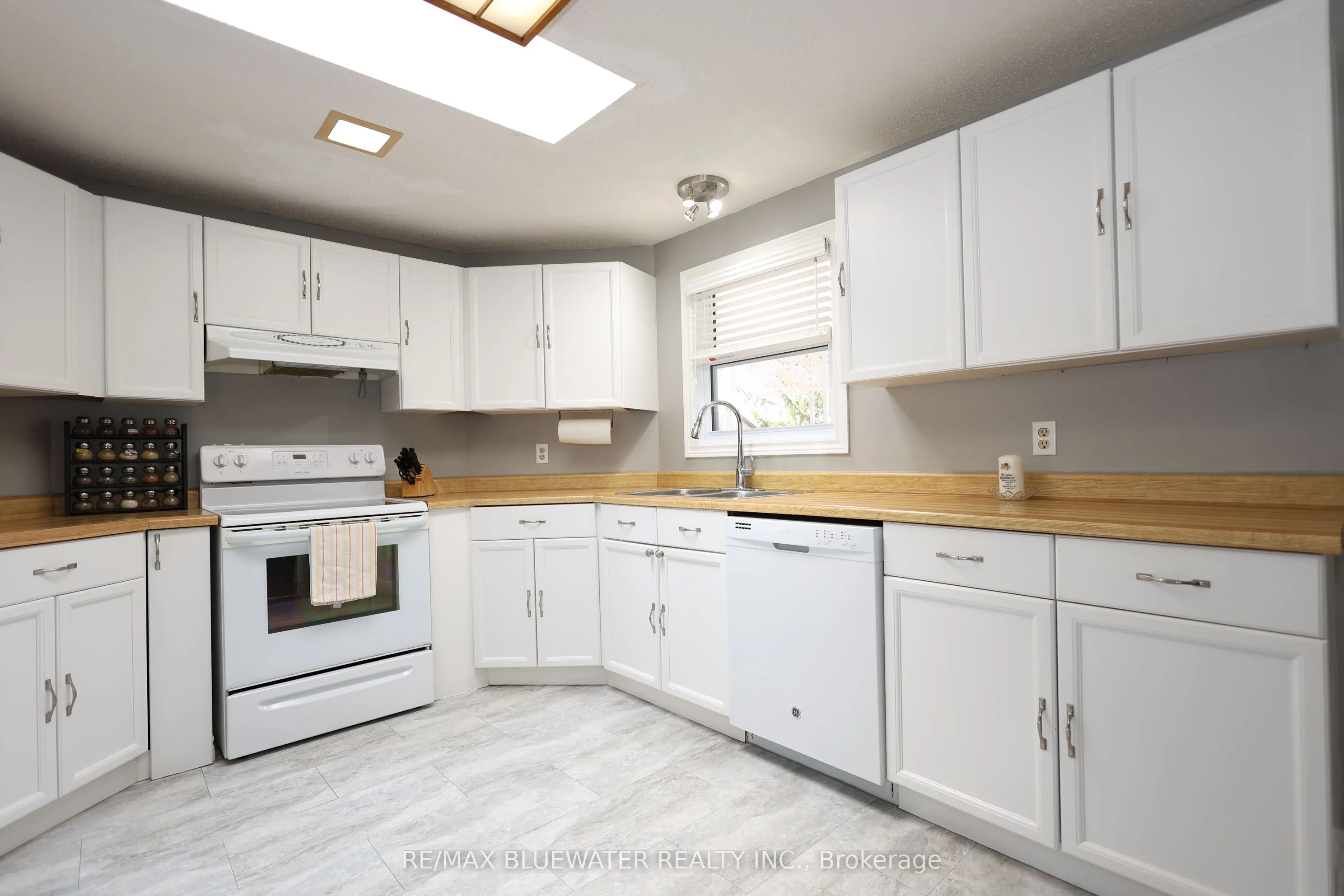 313 Pinetree Lane