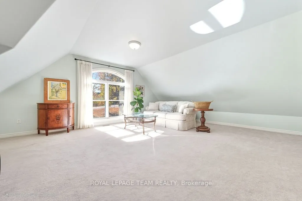 698 BARRYVALE Road