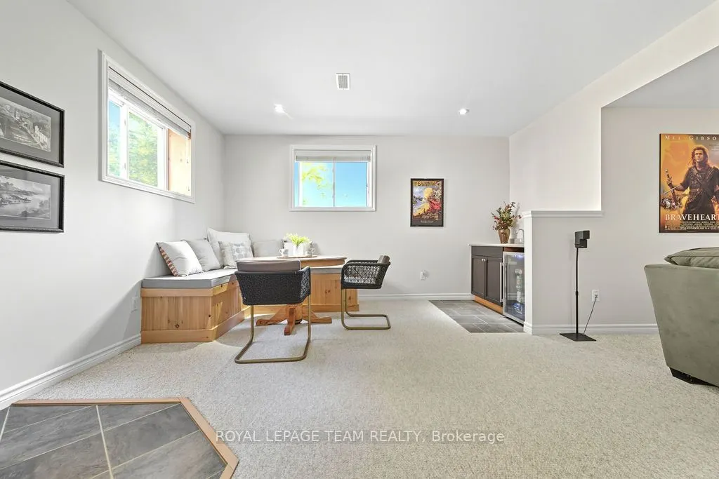 698 BARRYVALE Road