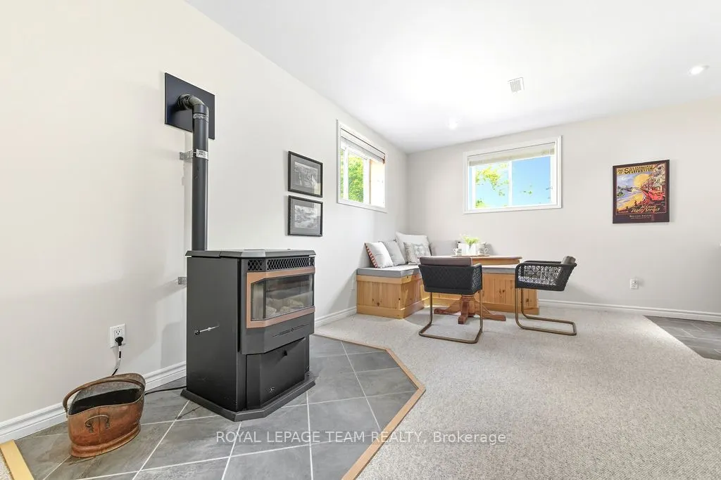698 BARRYVALE Road