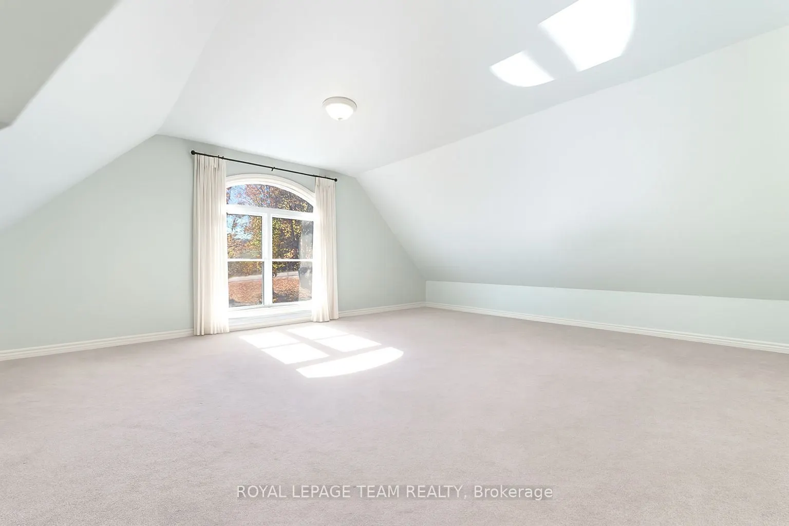698 BARRYVALE Road