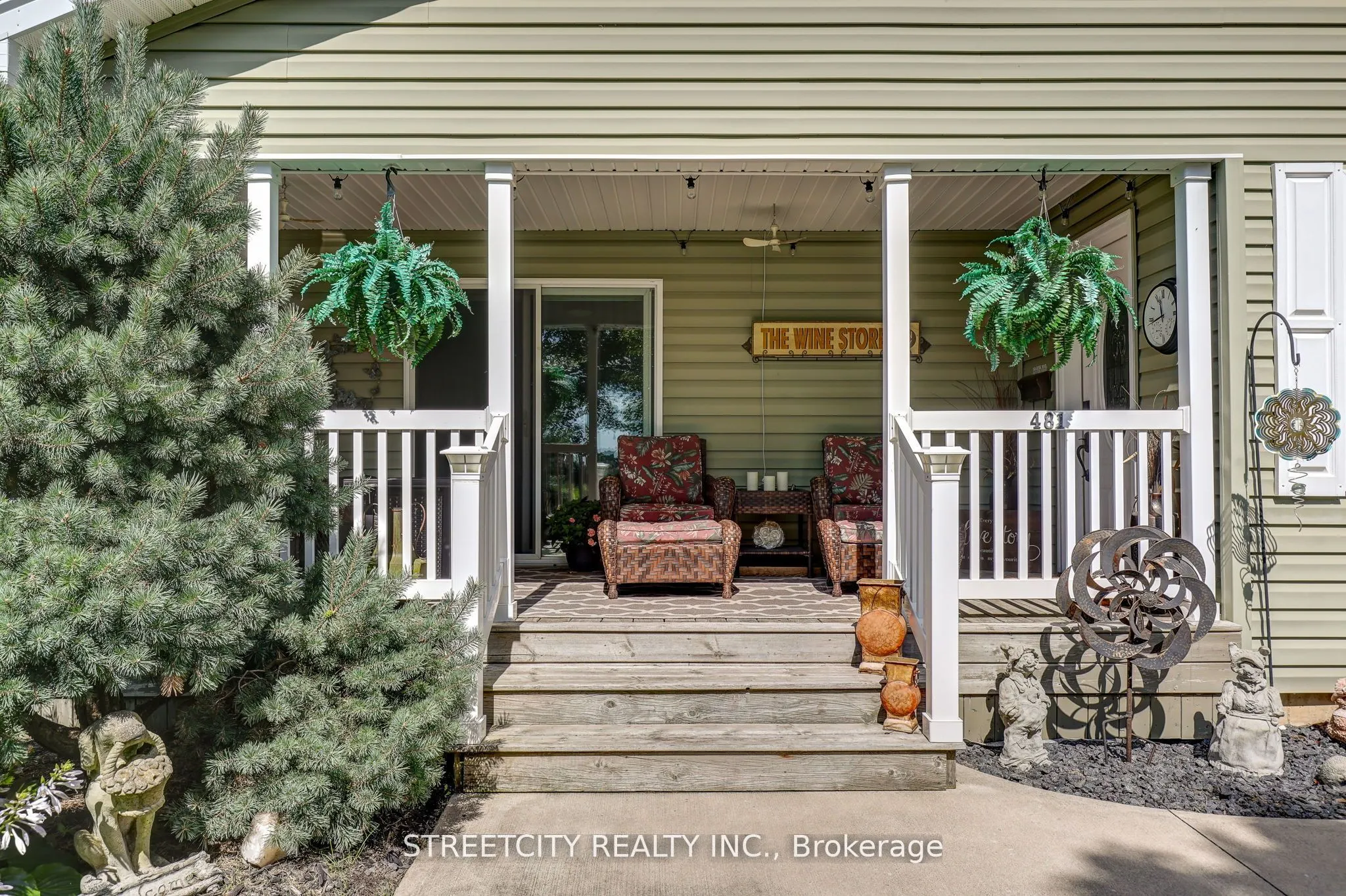 481 Richard Crescent