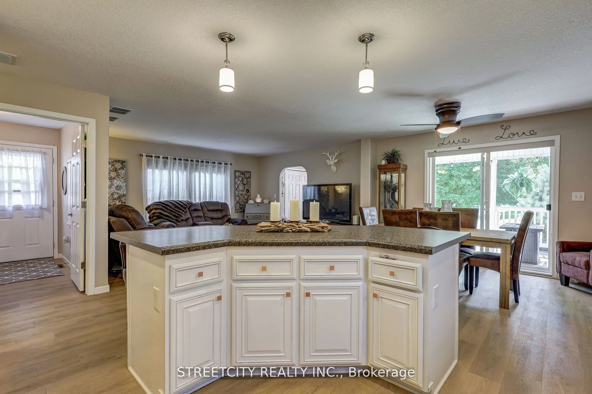 481 Richard Crescent