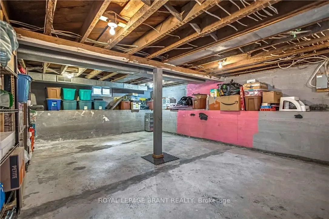 118 Main Street W