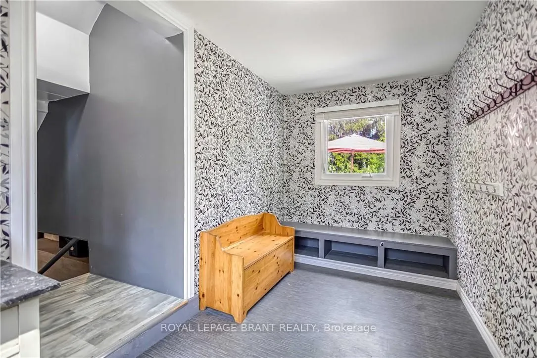 118 Main Street W