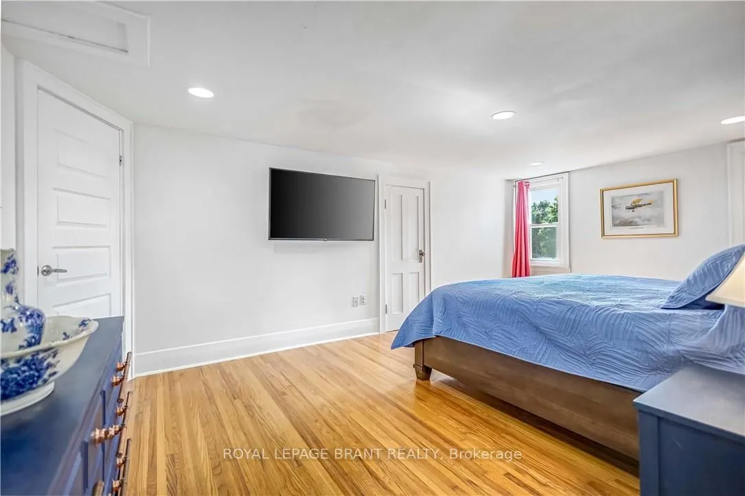 118 Main Street W