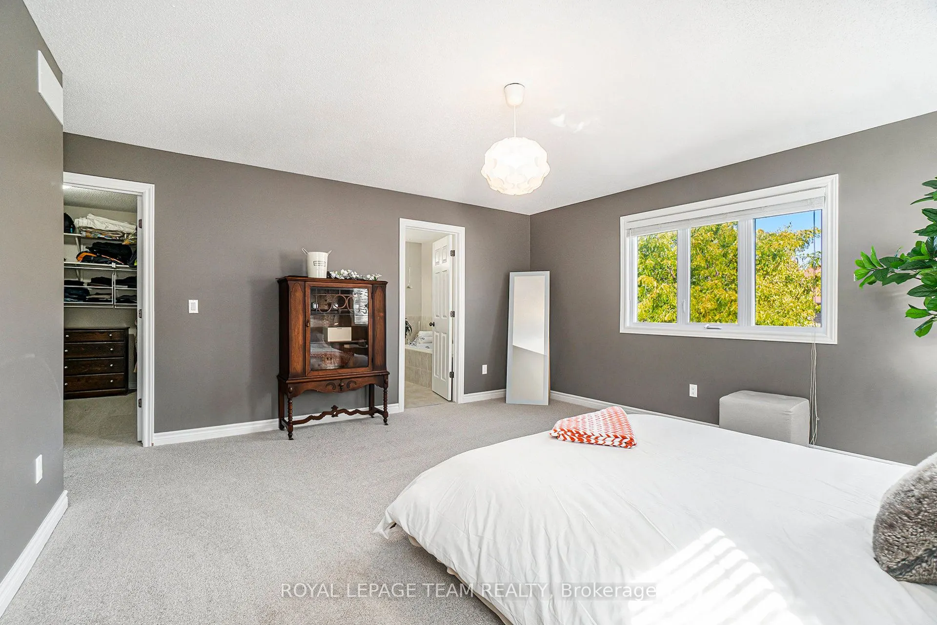 369 Glenbrae Avenue