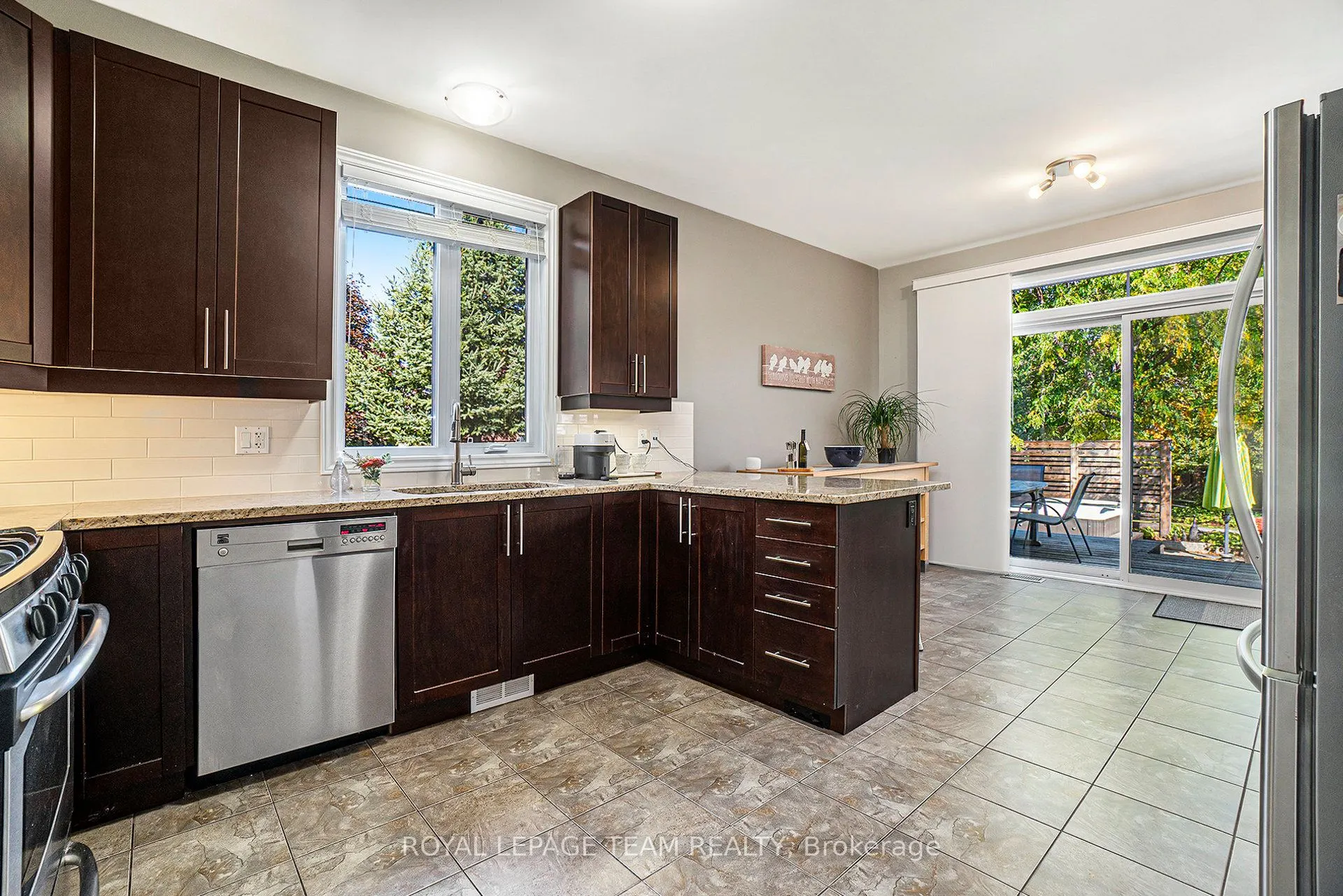 369 Glenbrae Avenue