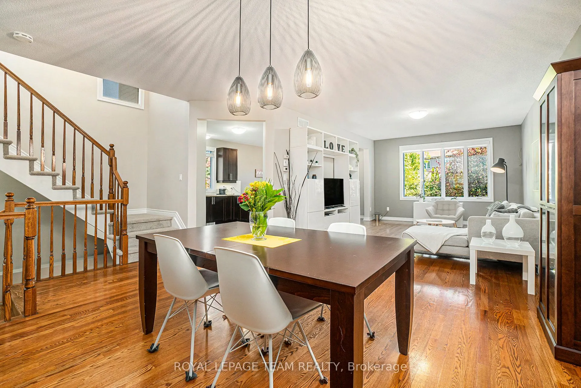 369 Glenbrae Avenue