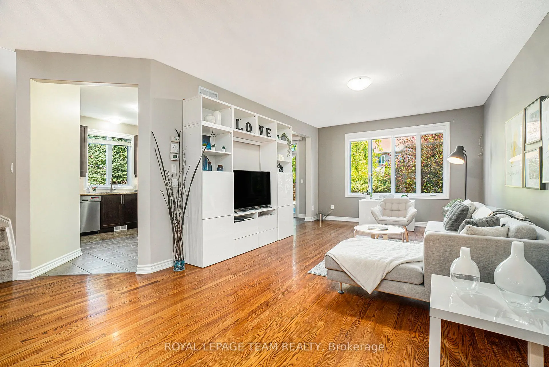 369 Glenbrae Avenue