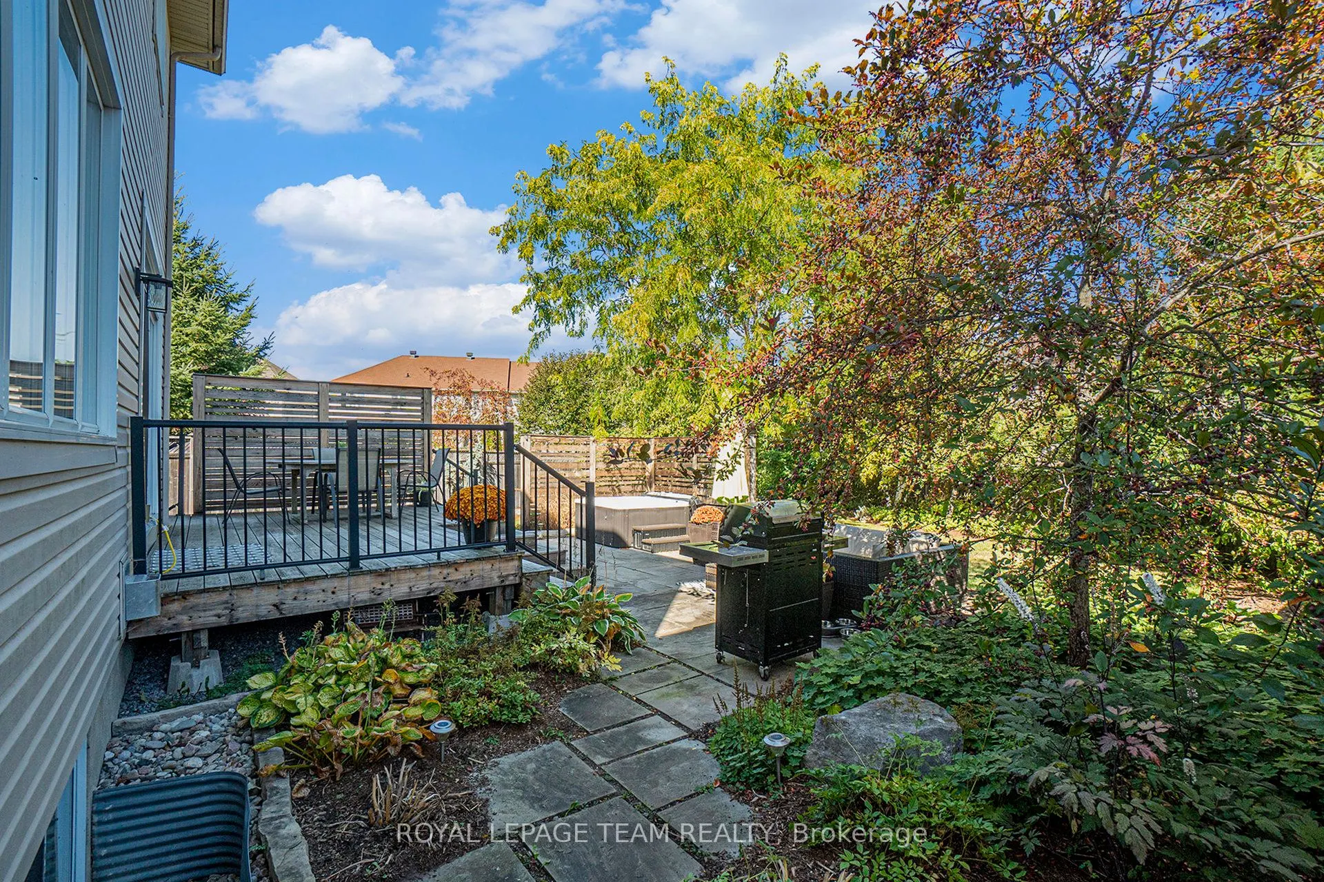 369 Glenbrae Avenue