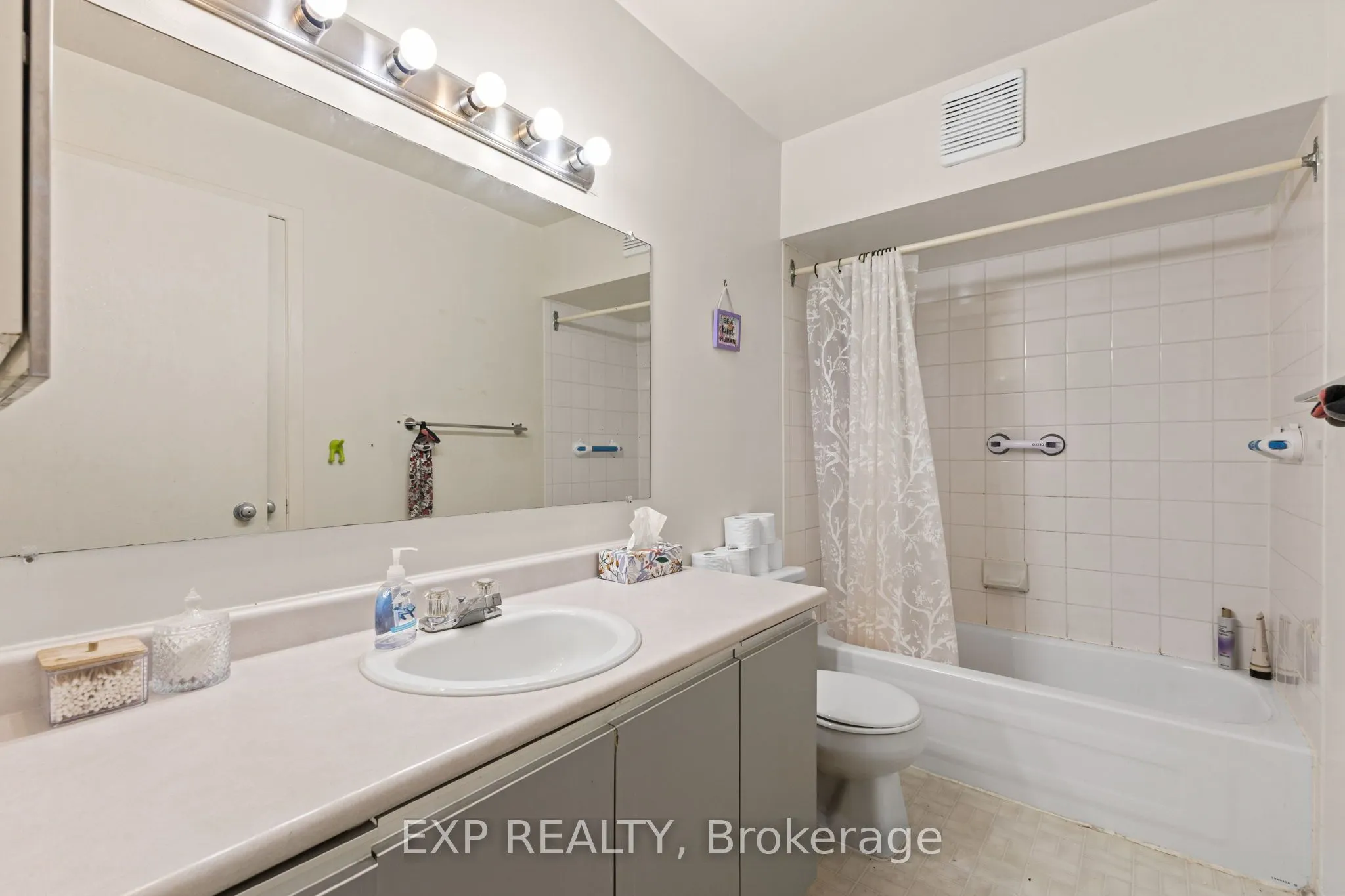 270 Brittany Drive, #304