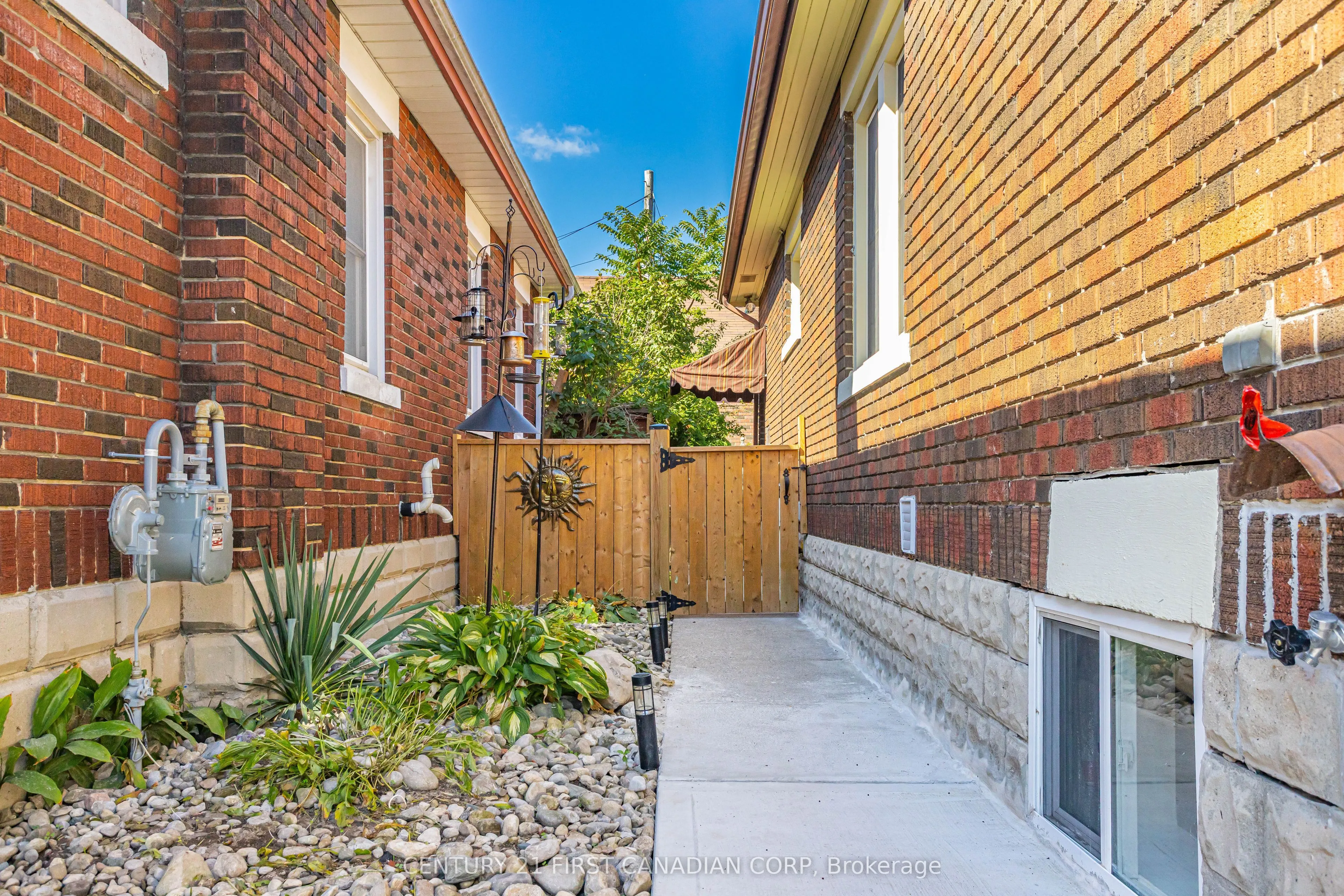 872 Lovett Street