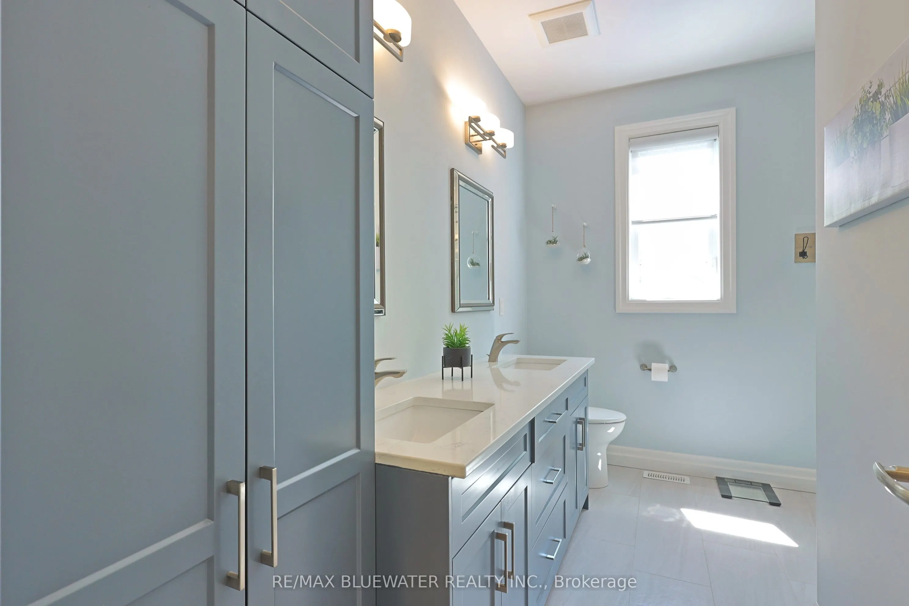 8437 Goosemarsh Line