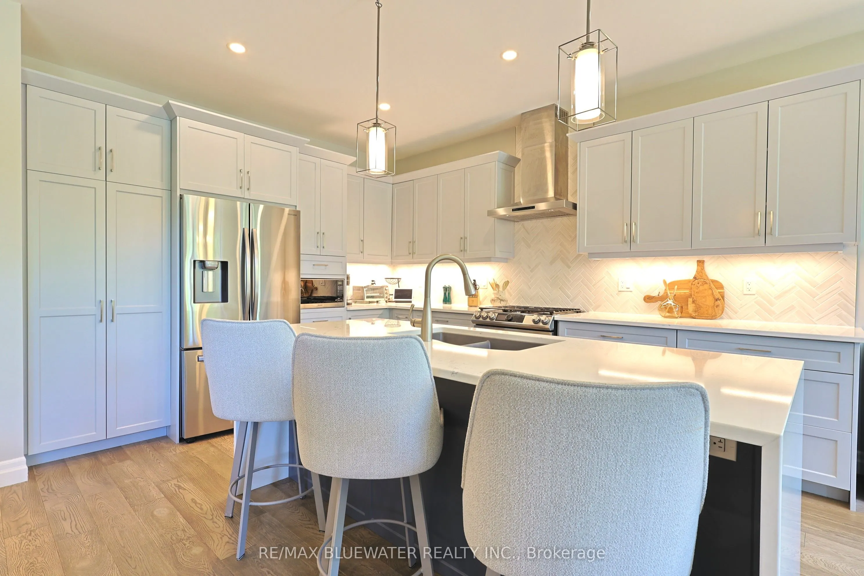 8437 Goosemarsh Line