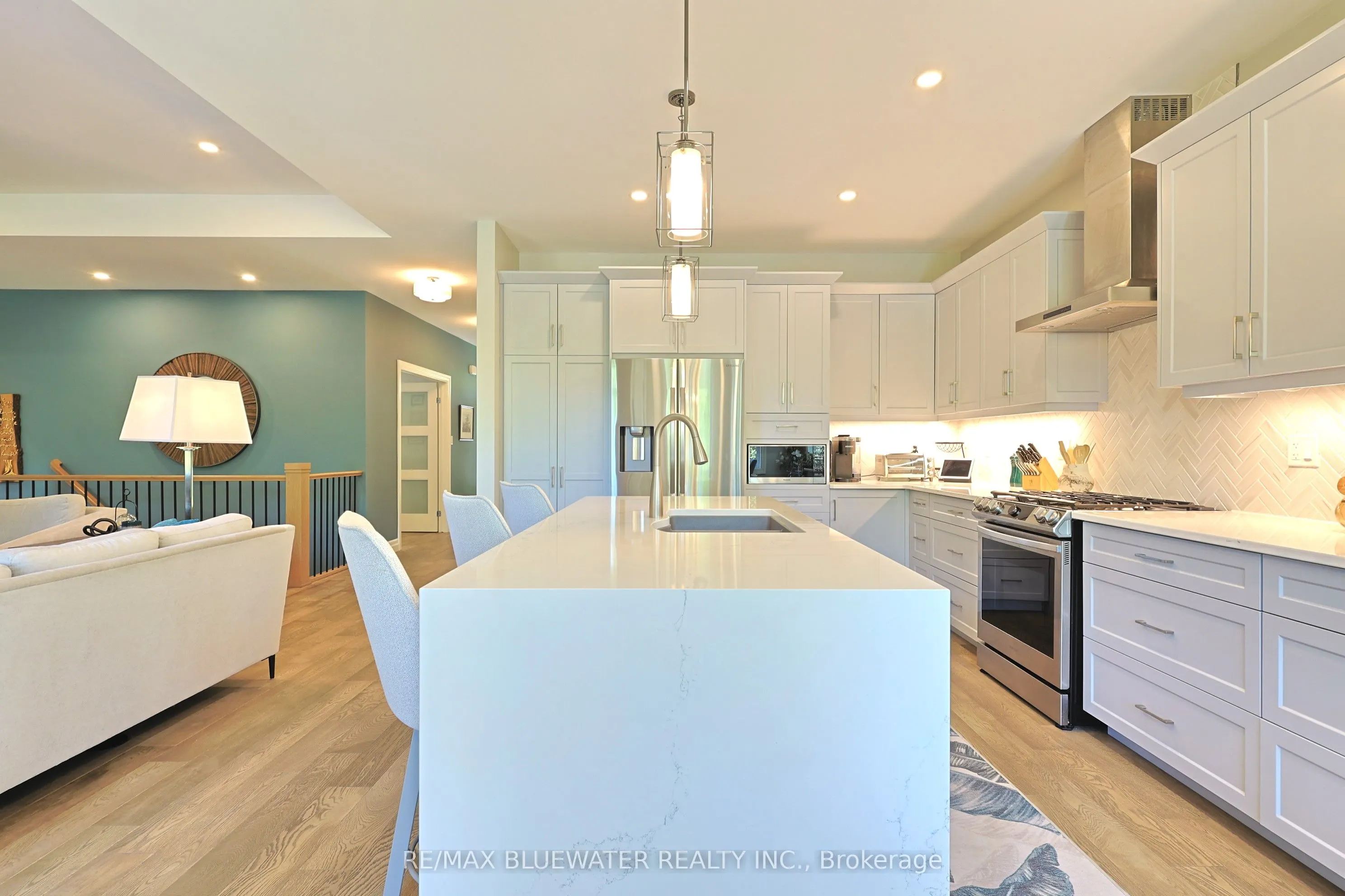 8437 Goosemarsh Line