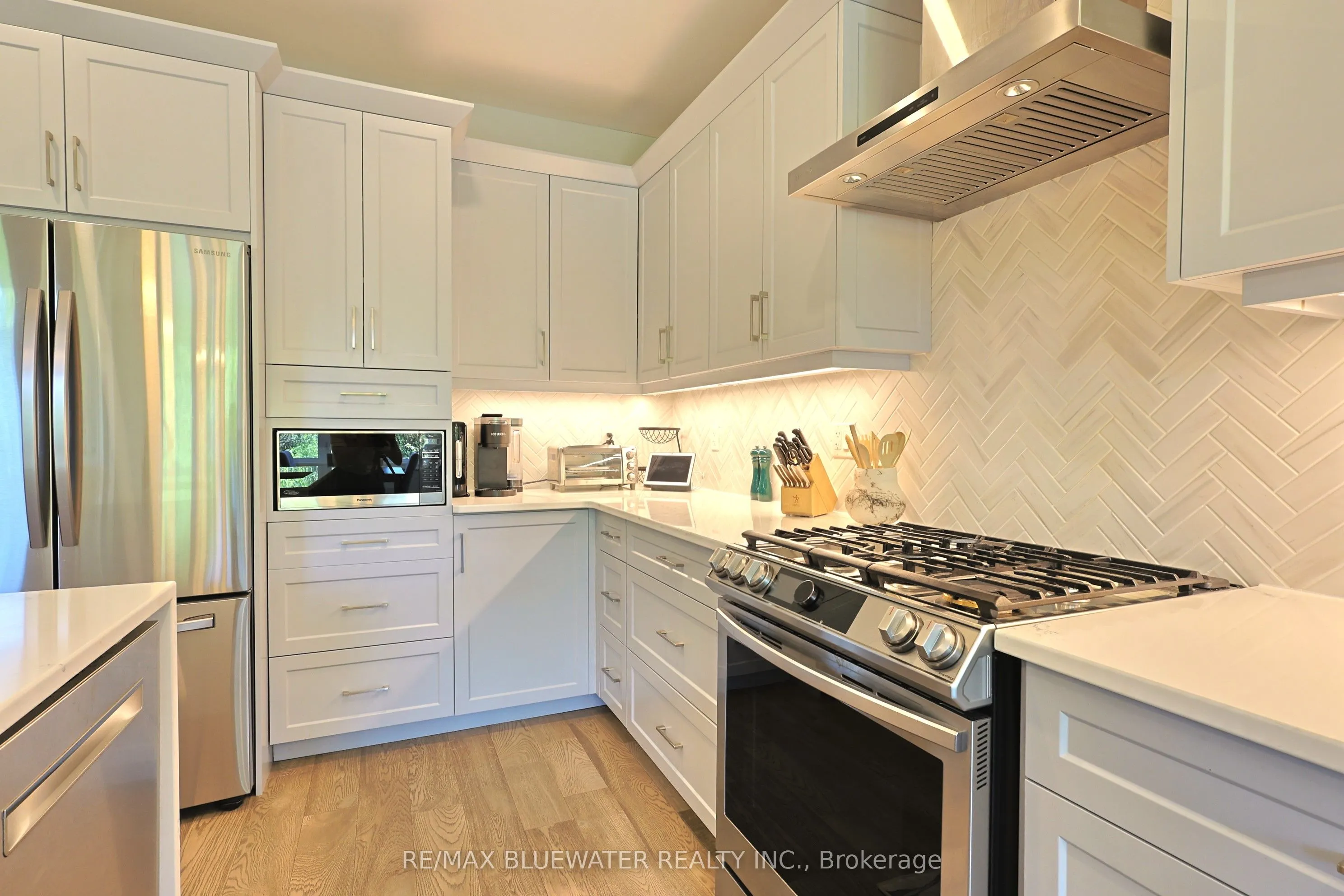 8437 Goosemarsh Line