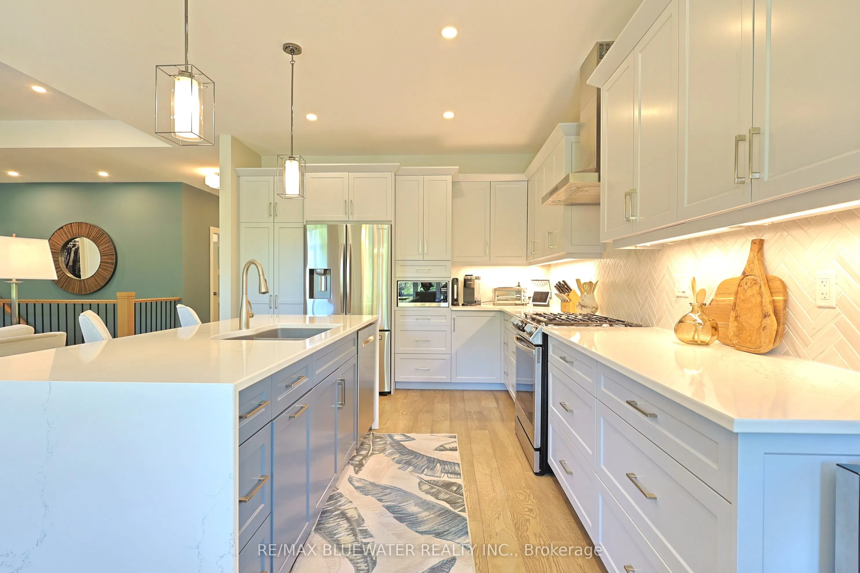 8437 Goosemarsh Line