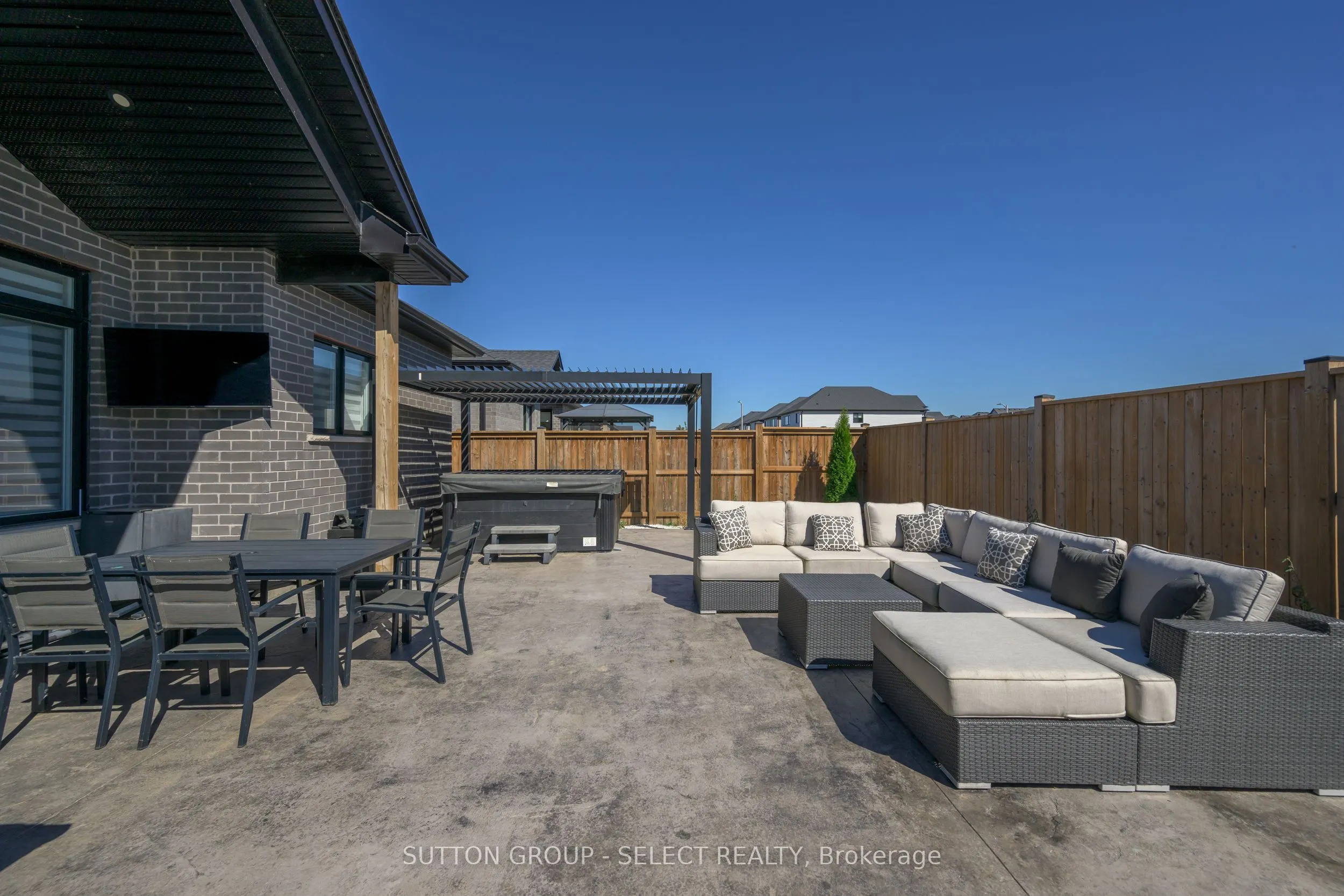 383 Daventry Way, #77