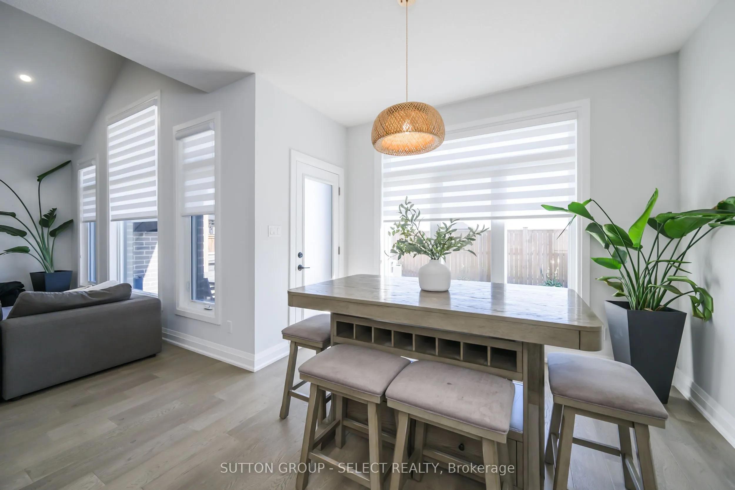 383 Daventry Way, #77