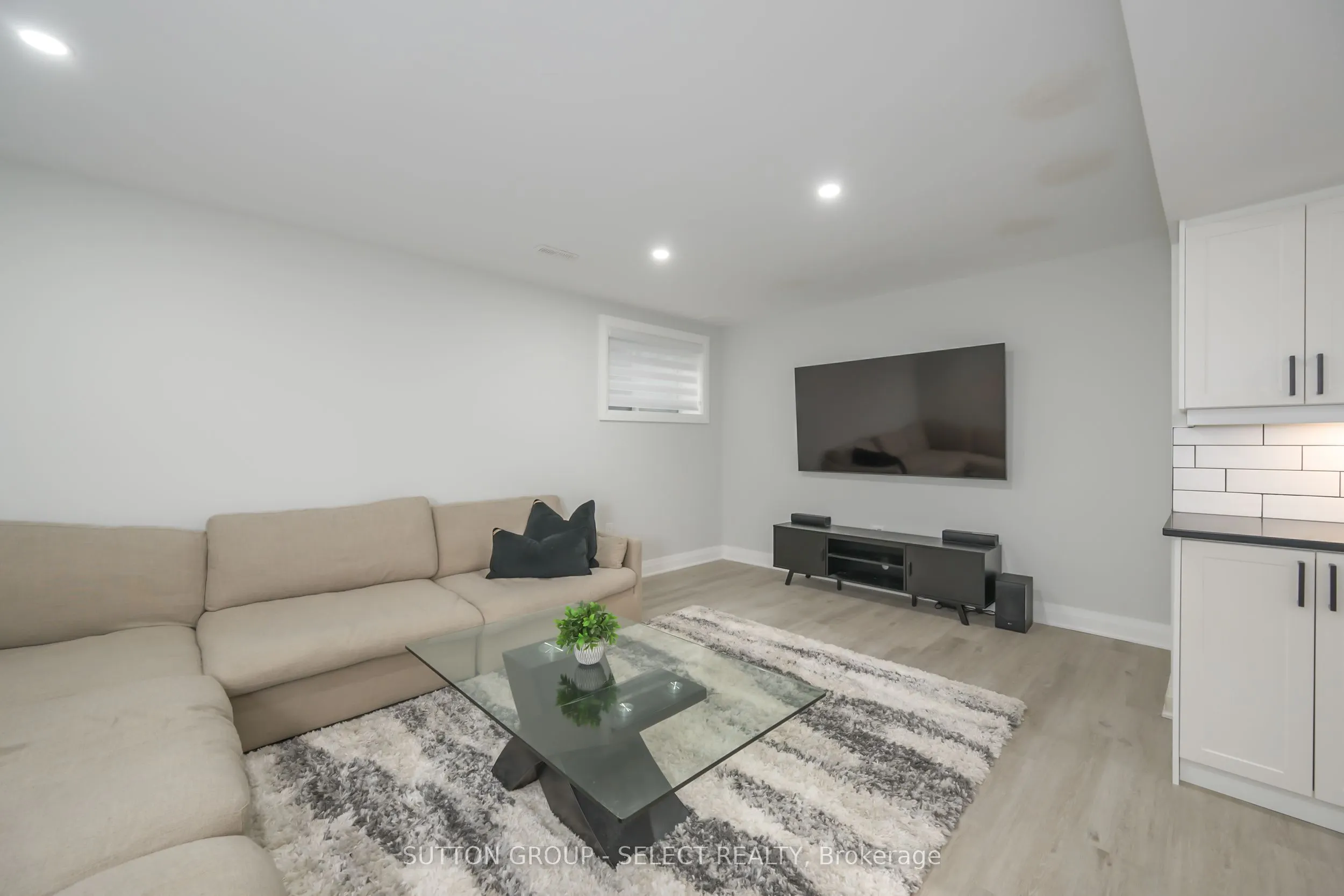 383 Daventry Way, #77