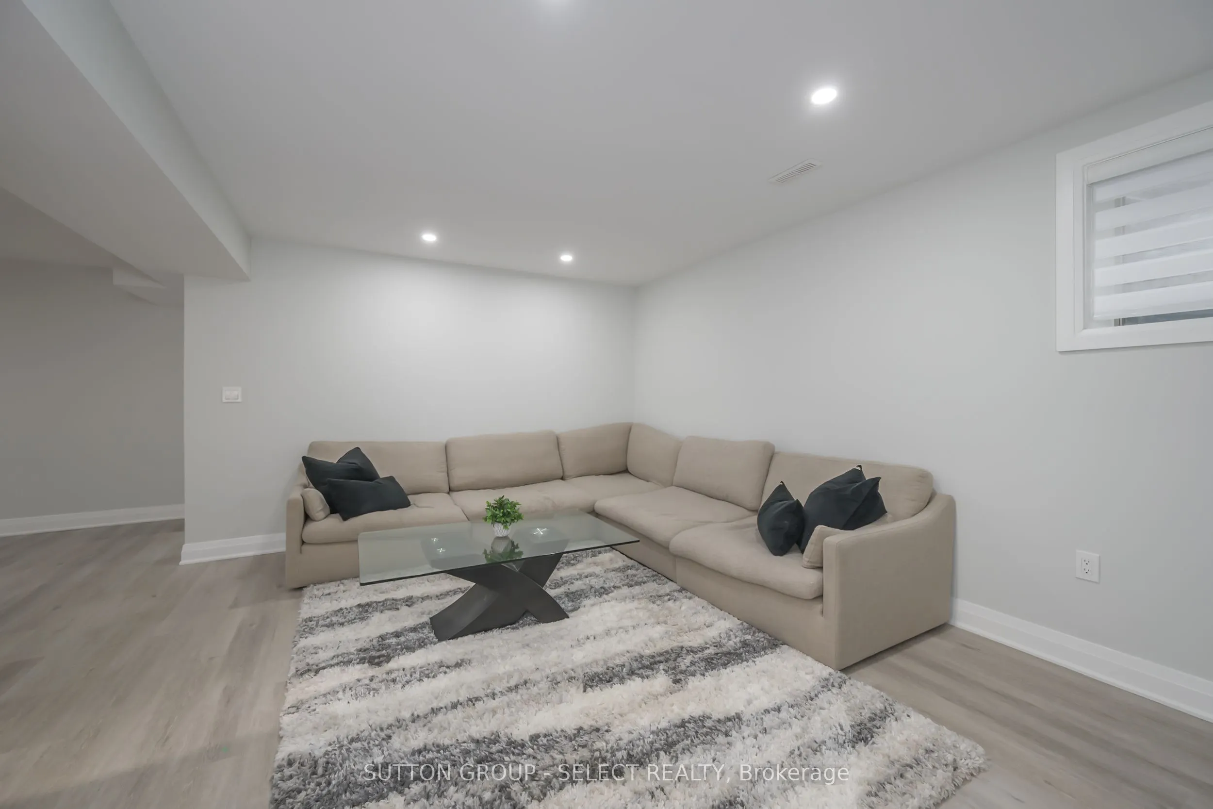 383 Daventry Way, #77