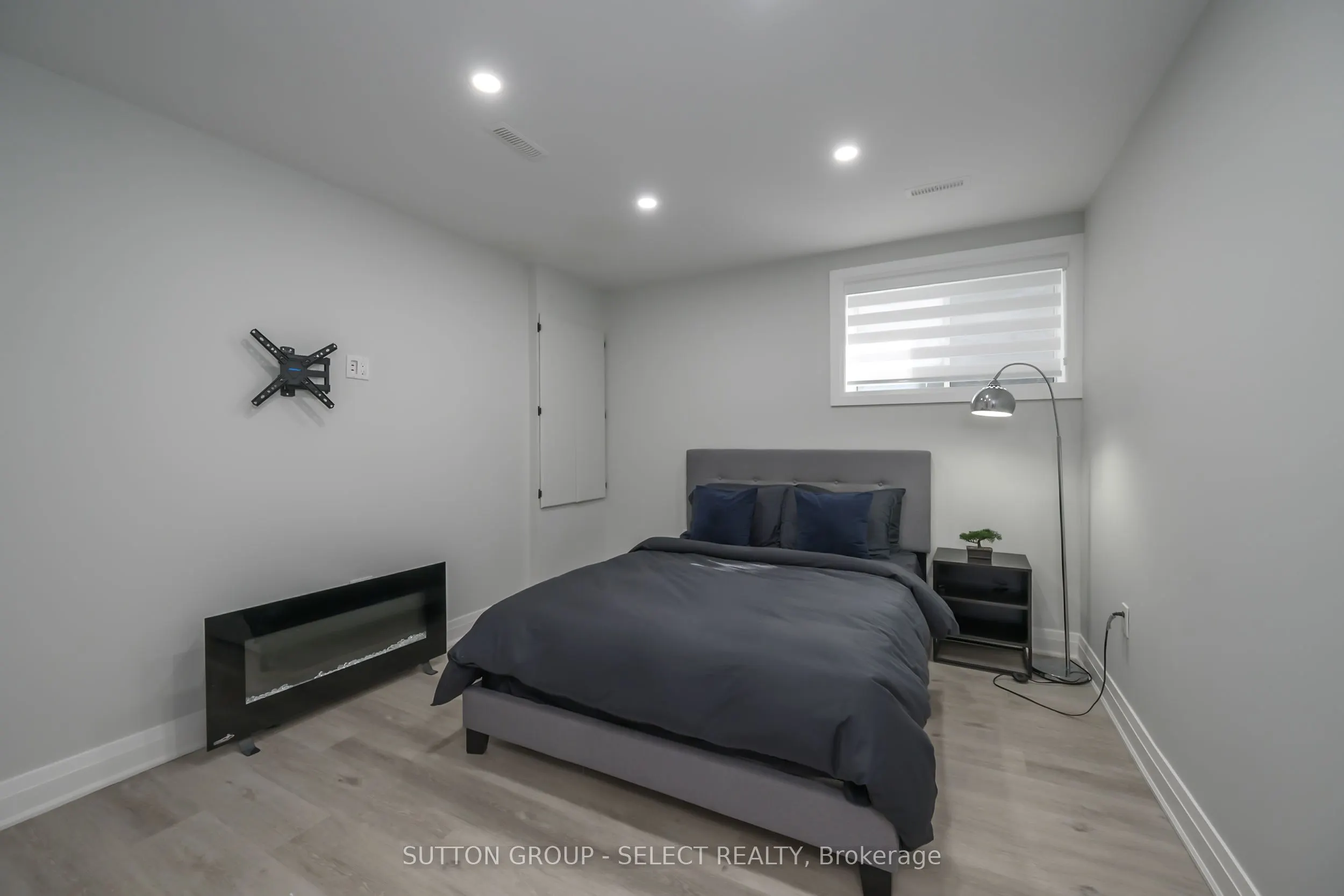 383 Daventry Way, #77