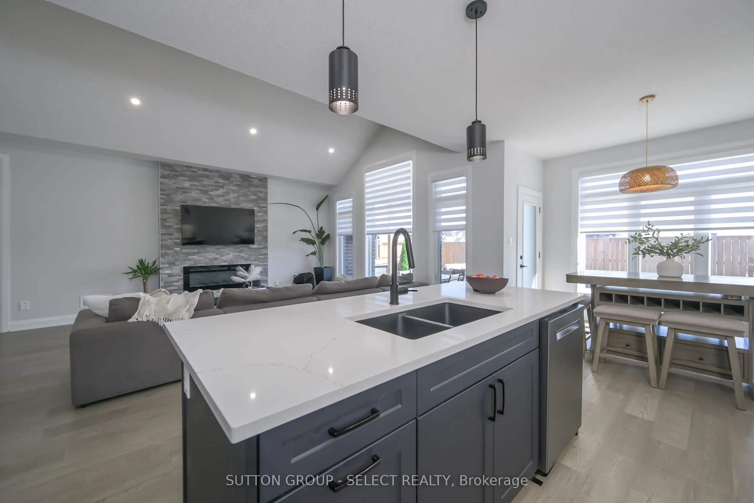 383 Daventry Way, #77