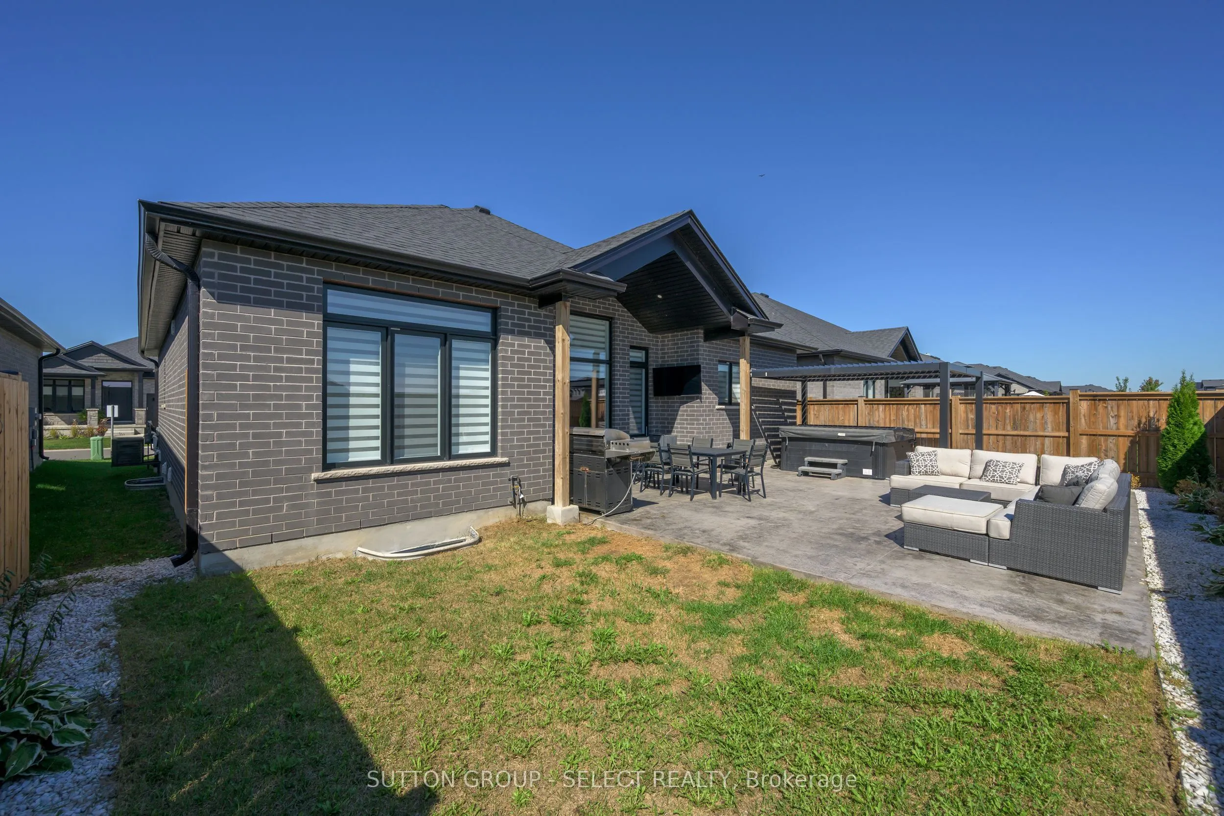 383 Daventry Way, #77