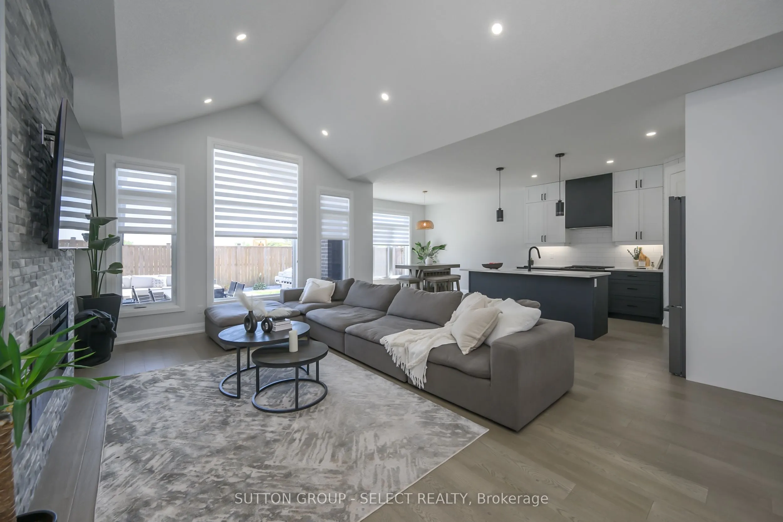 383 Daventry Way, #77