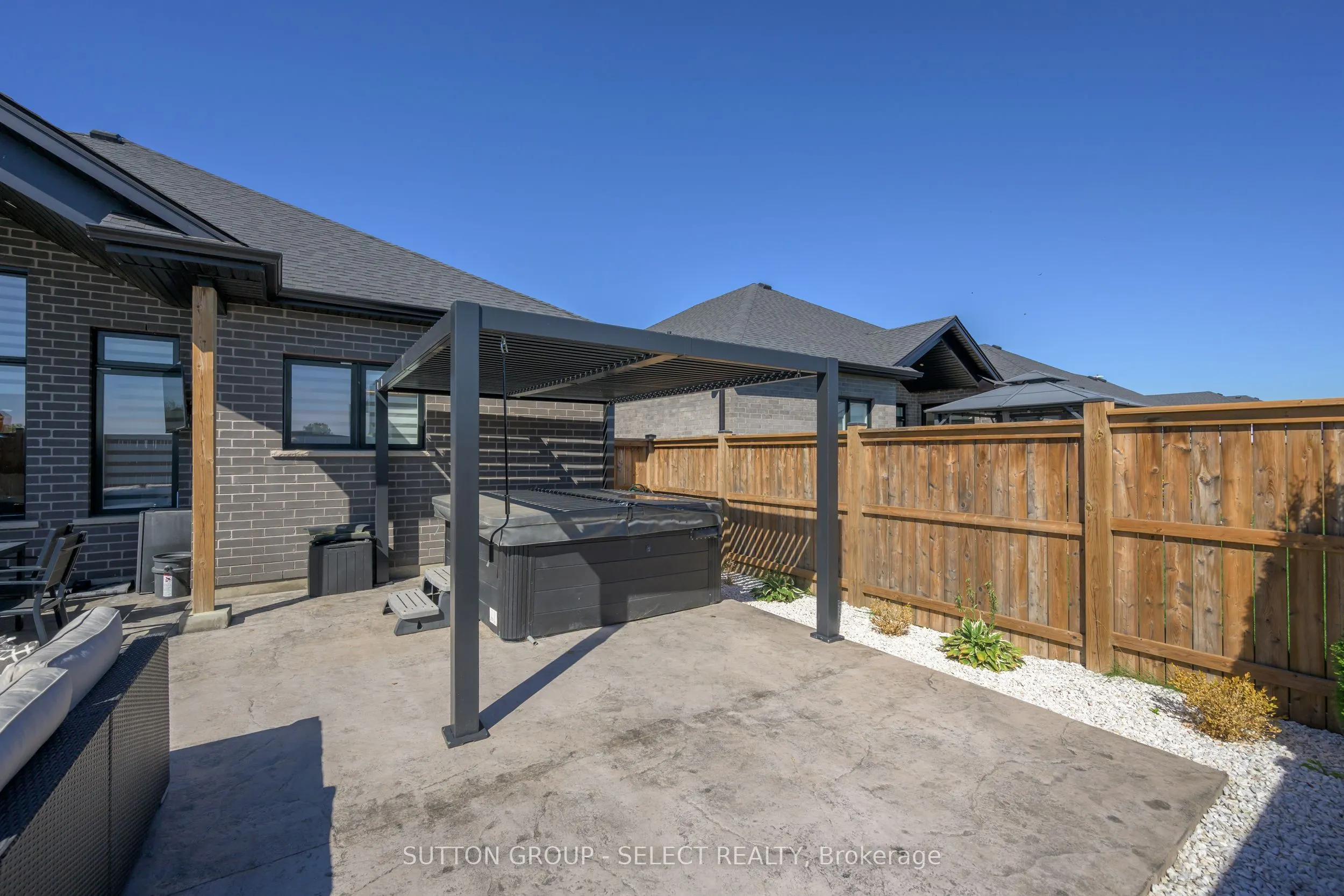 383 Daventry Way, #77