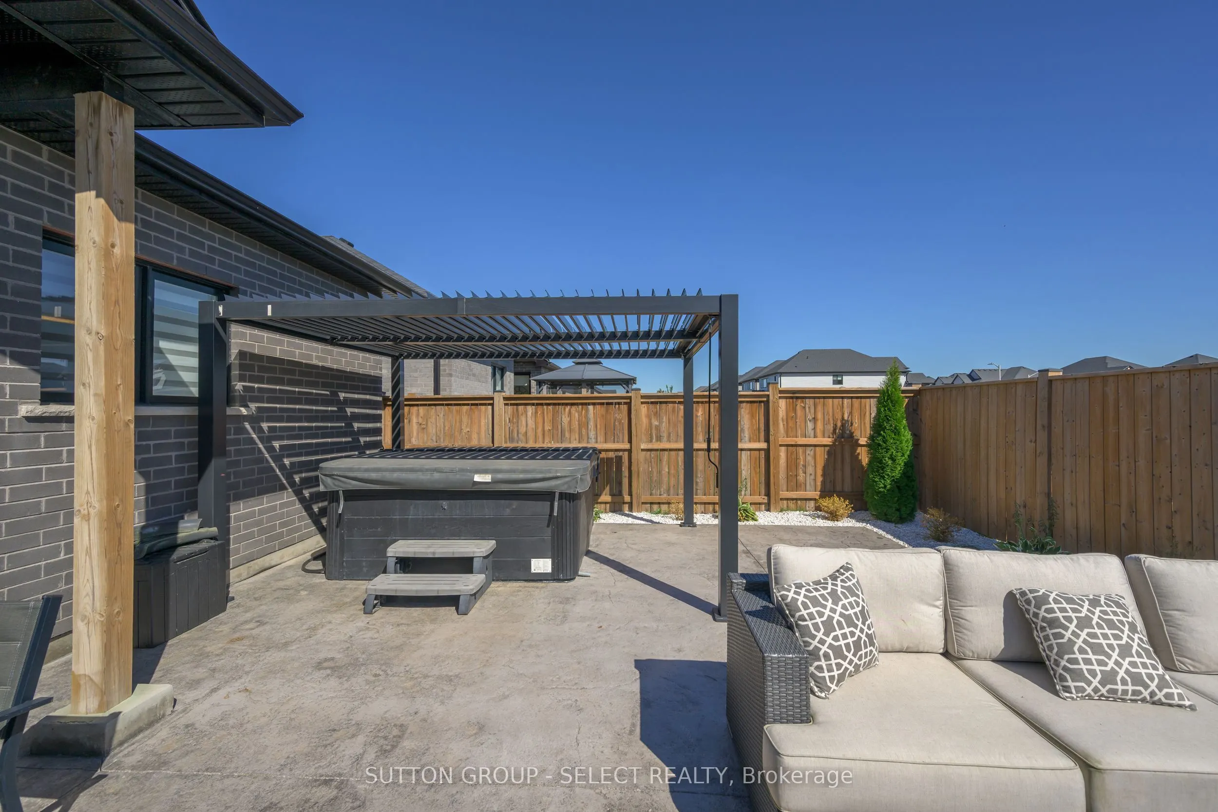383 Daventry Way, #77
