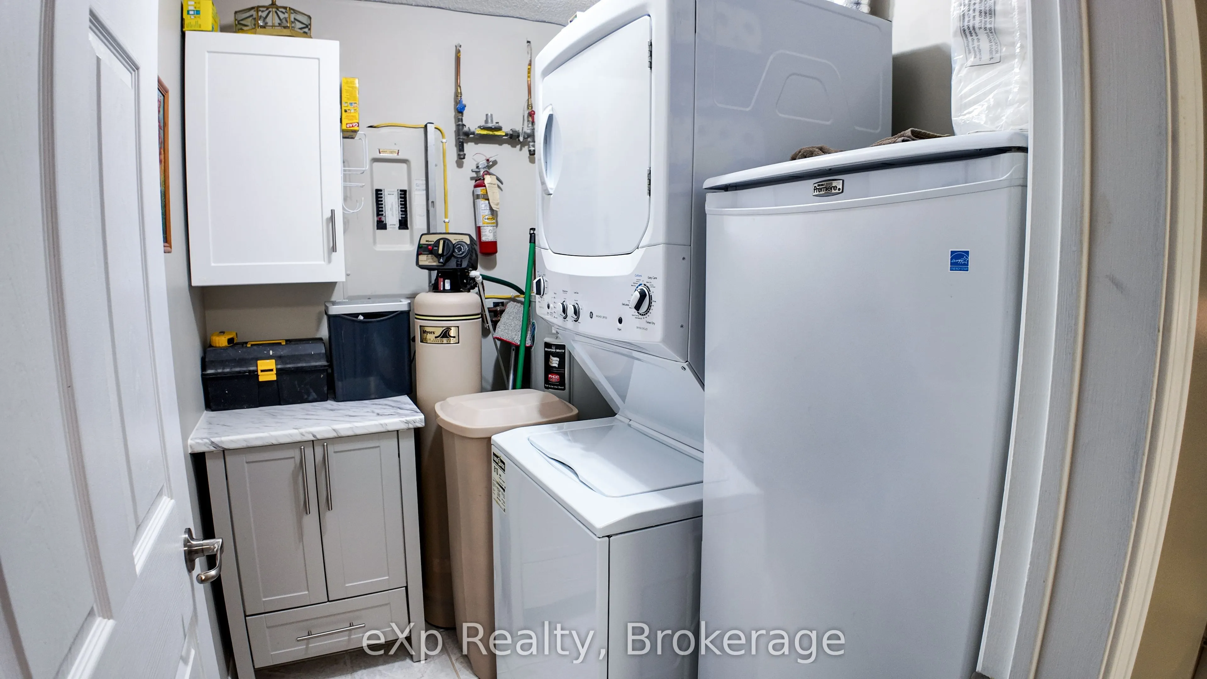 203 McNab Street, #405