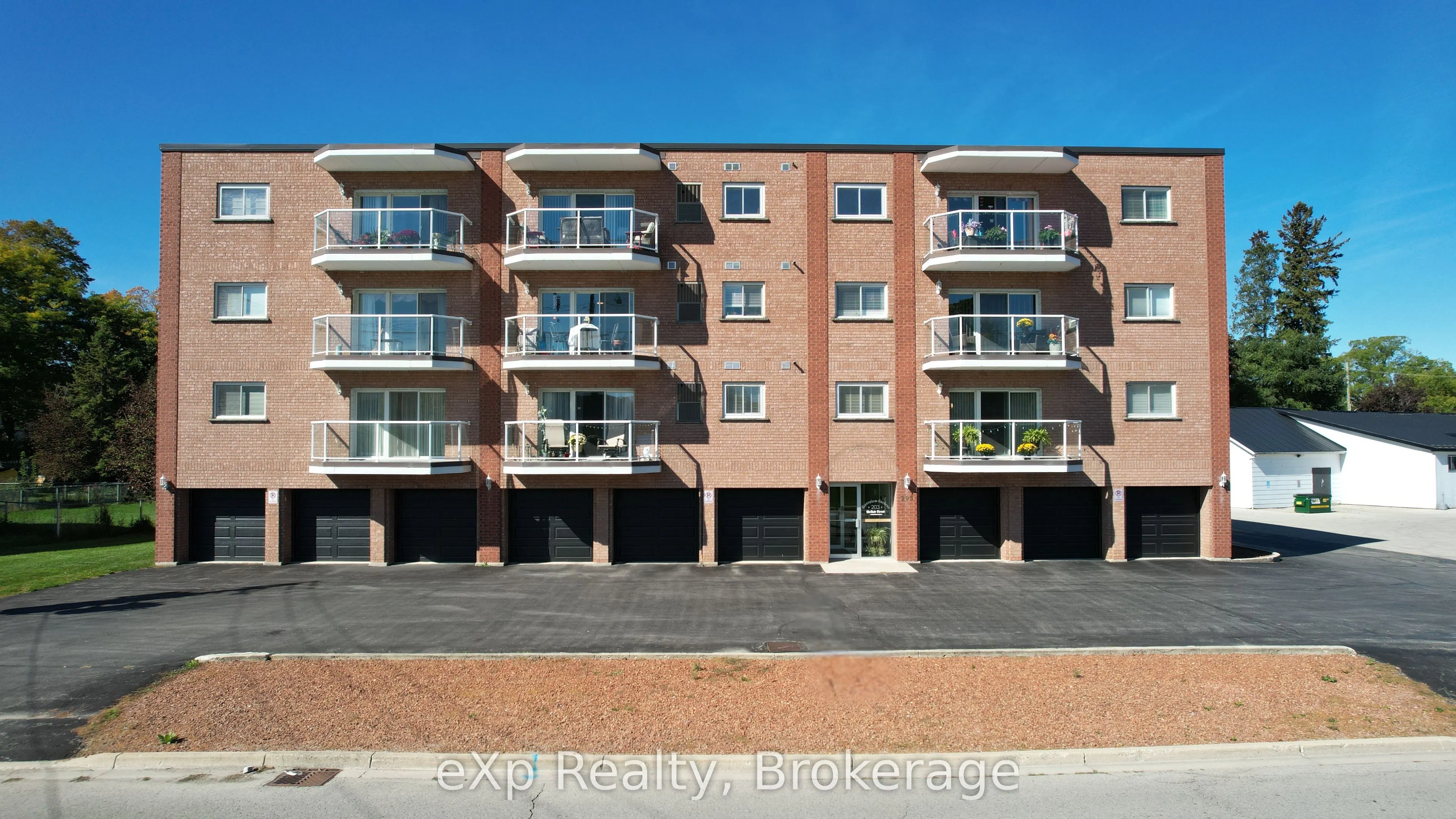 203 McNab Street, #405