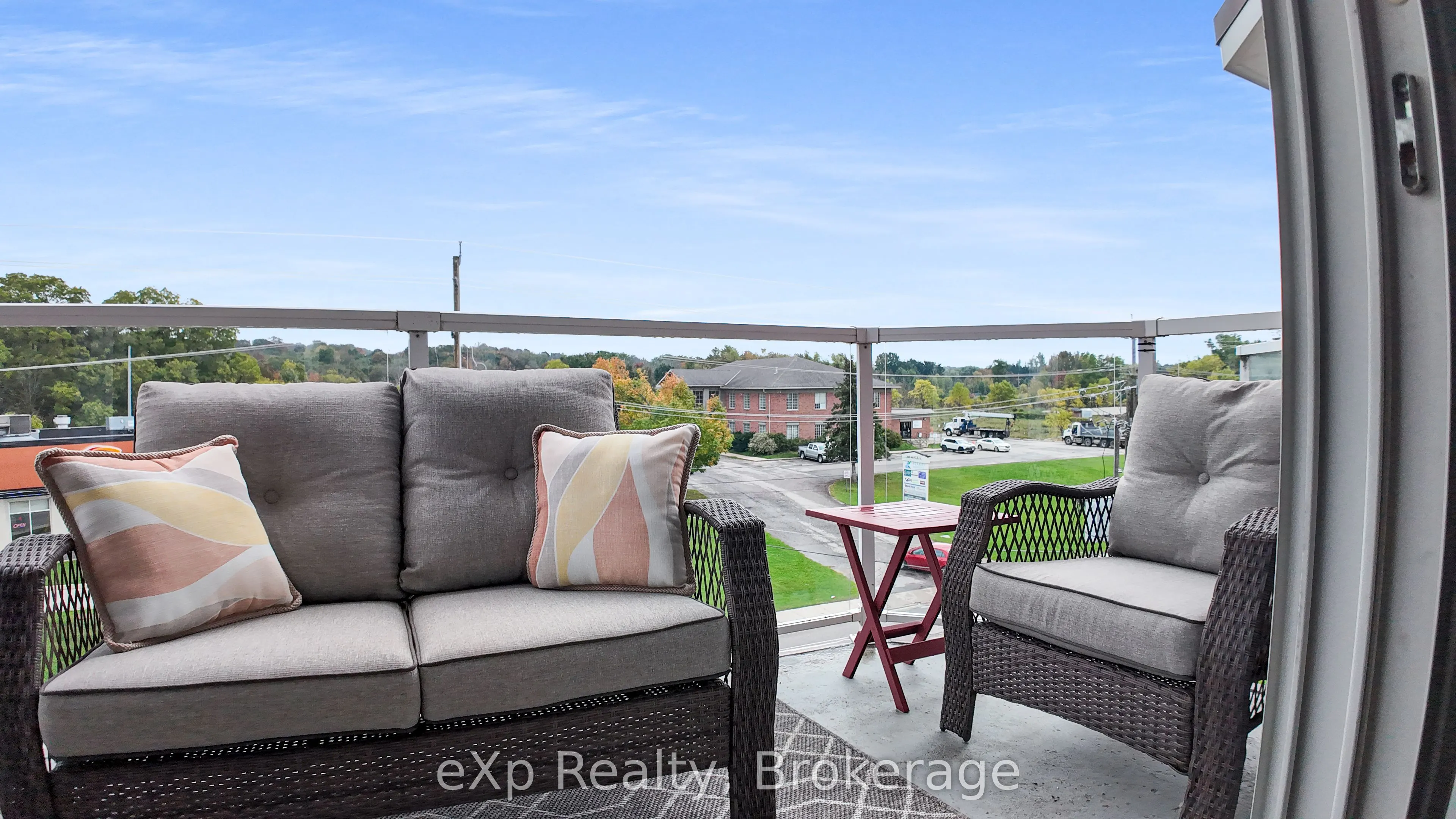 203 McNab Street, #405