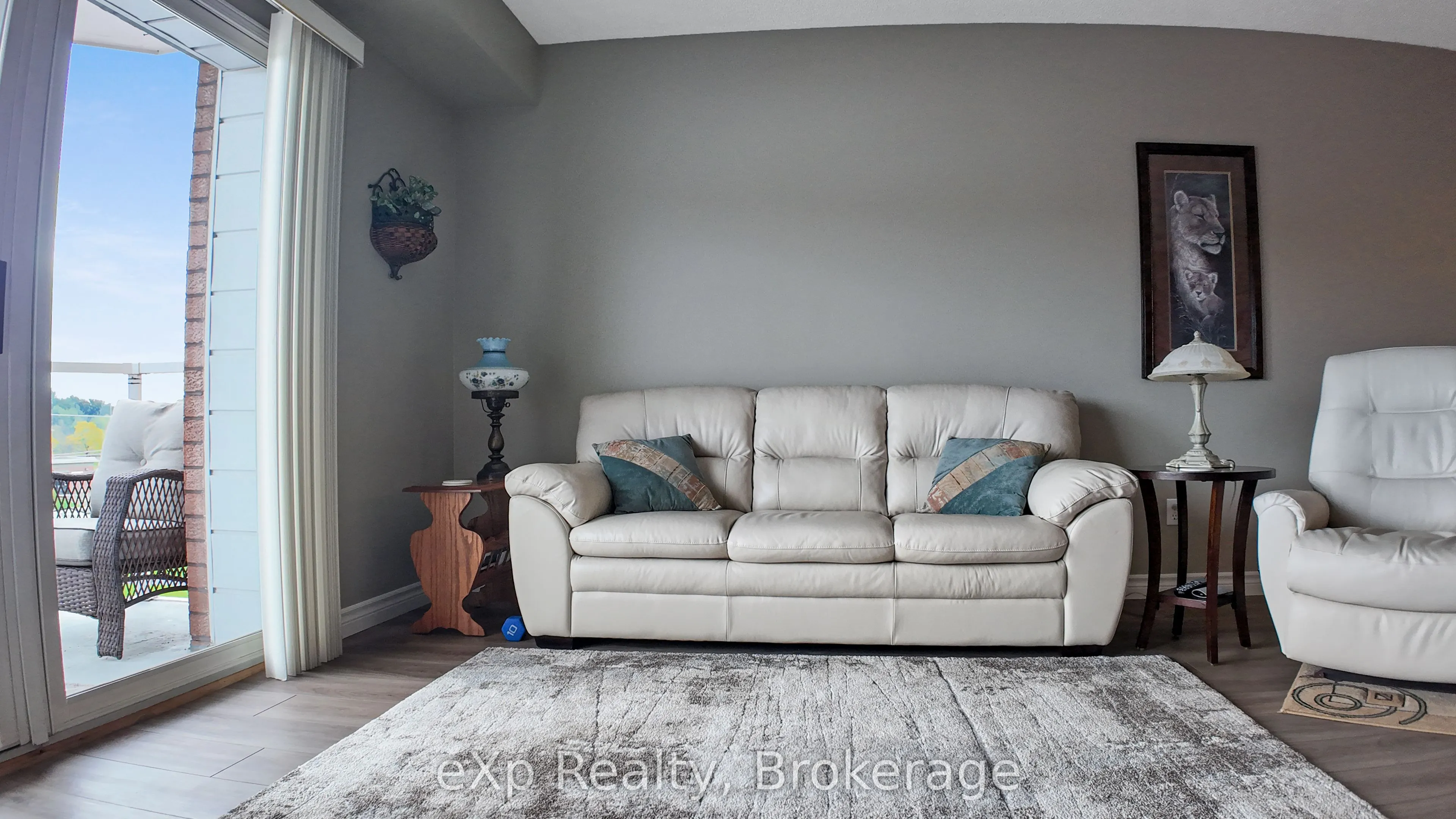 203 McNab Street, #405