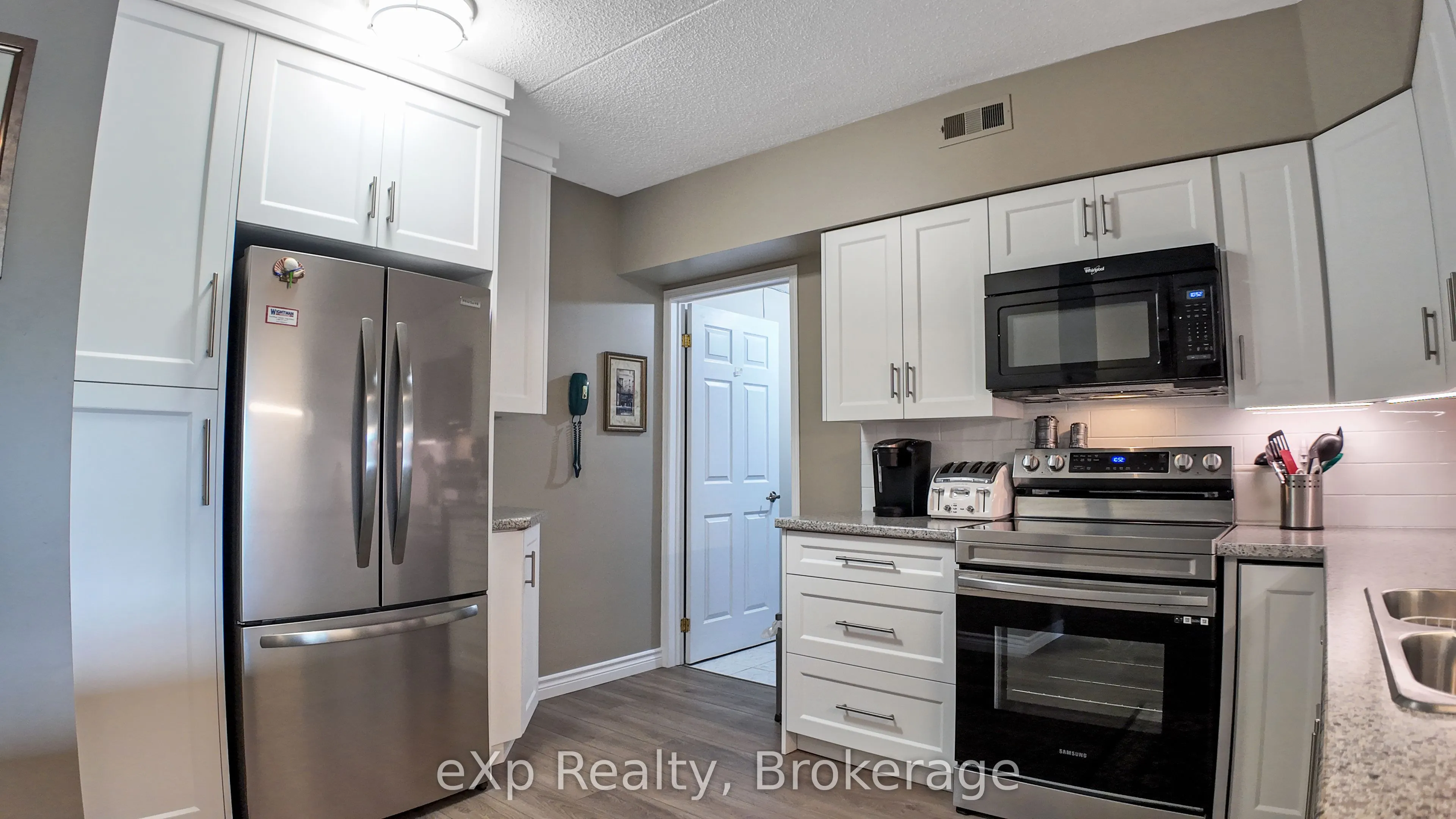 203 McNab Street, #405