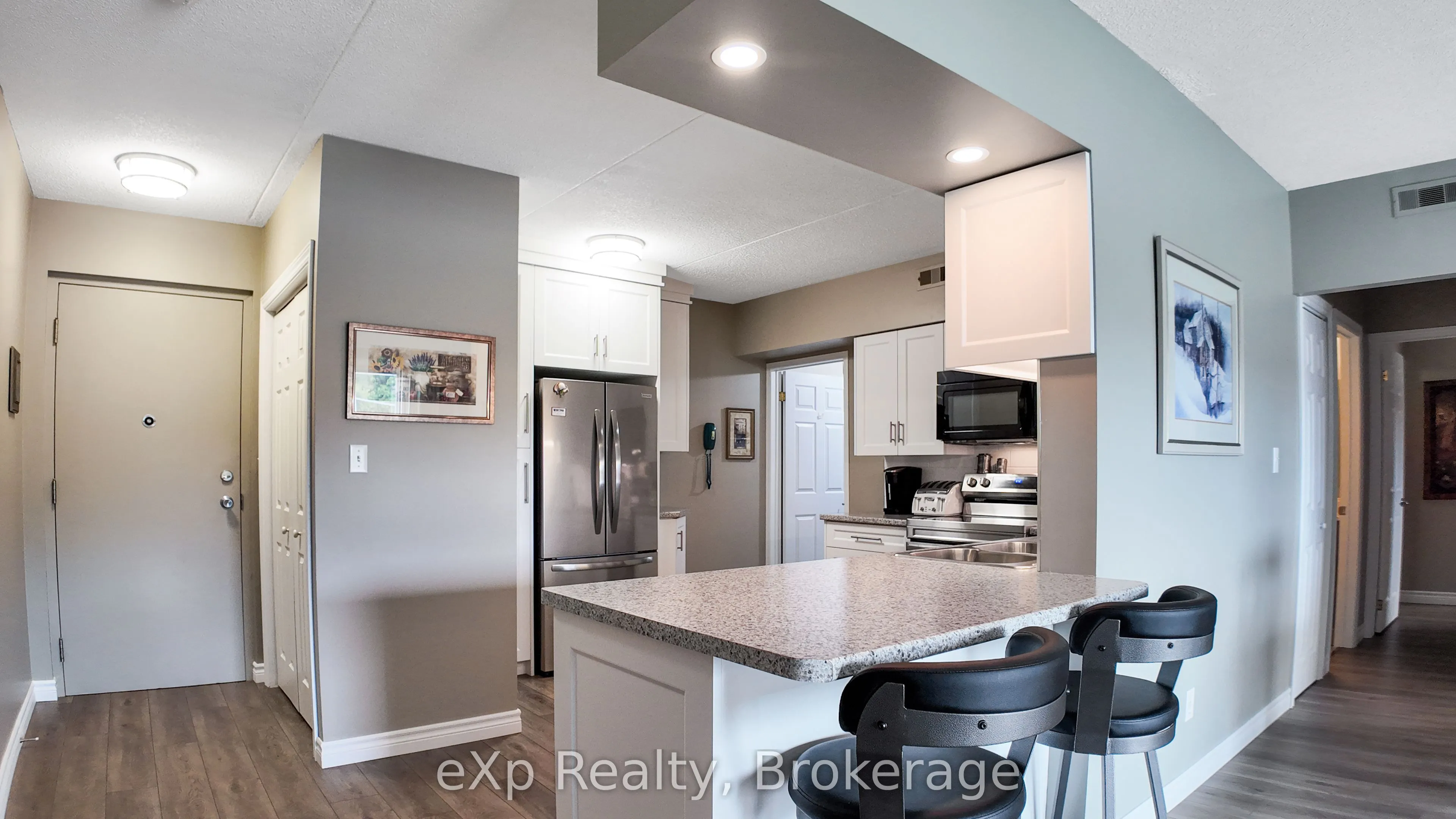 203 McNab Street, #405