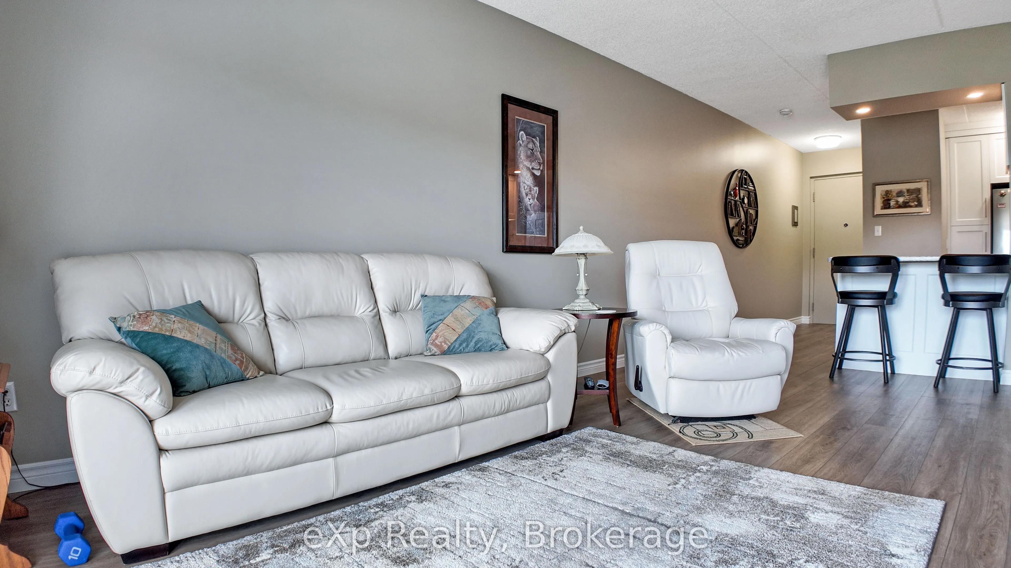 203 McNab Street, #405