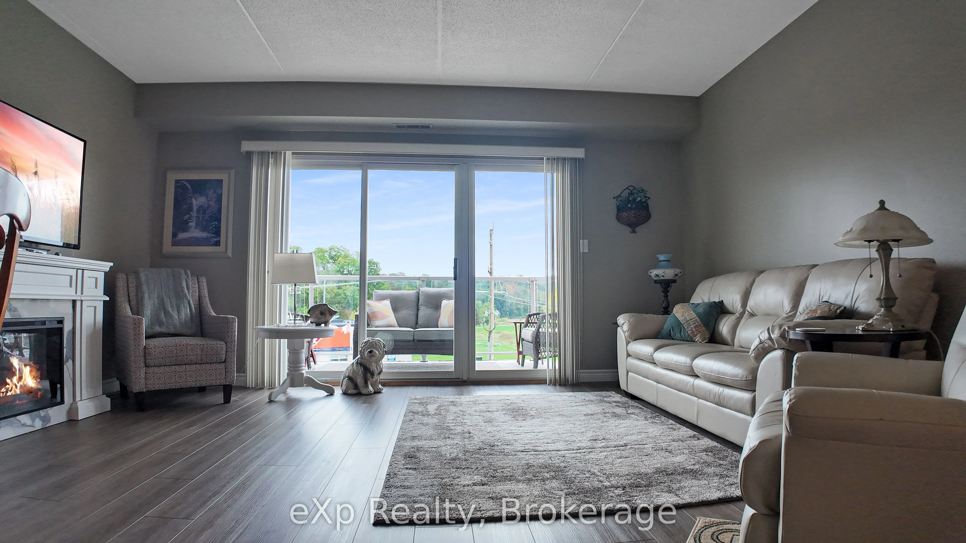 203 McNab Street, #405