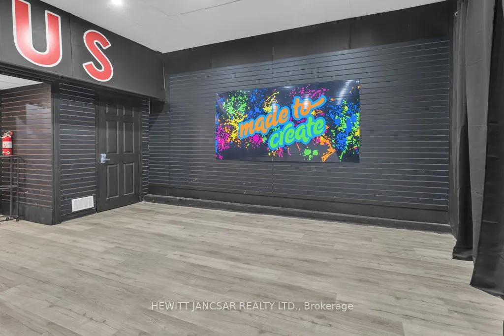 421 Dundas Street, #1